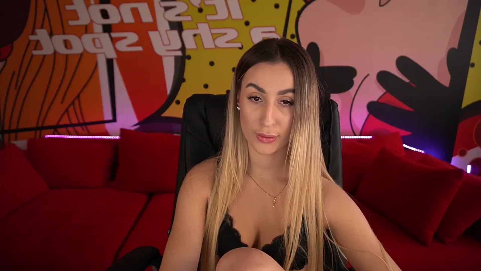 Gallery image thumbnail from LiaBrazzer's myfreecams stream on, 12/22/2022, 11:46 image 7 of 20