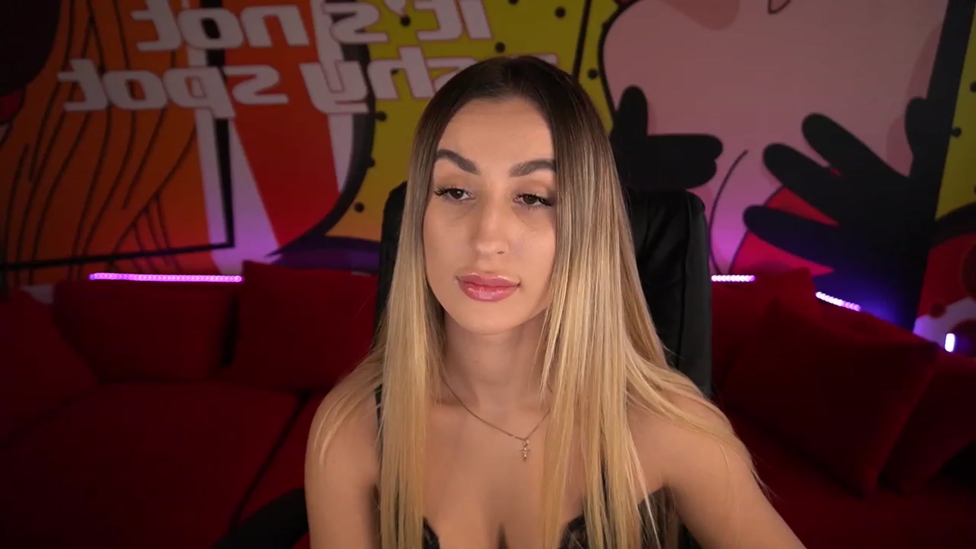 Gallery image thumbnail from LiaBrazzer's myfreecams stream on, 12/22/2022, 11:46 image 14 of 20
