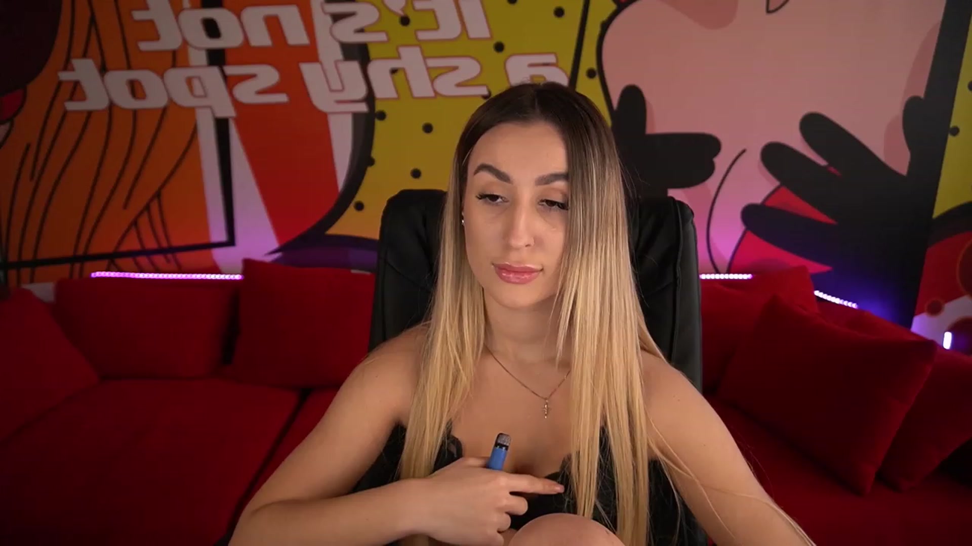 Gallery image thumbnail from LiaBrazzer's myfreecams stream on, 12/22/2022, 11:46 image 8 of 20