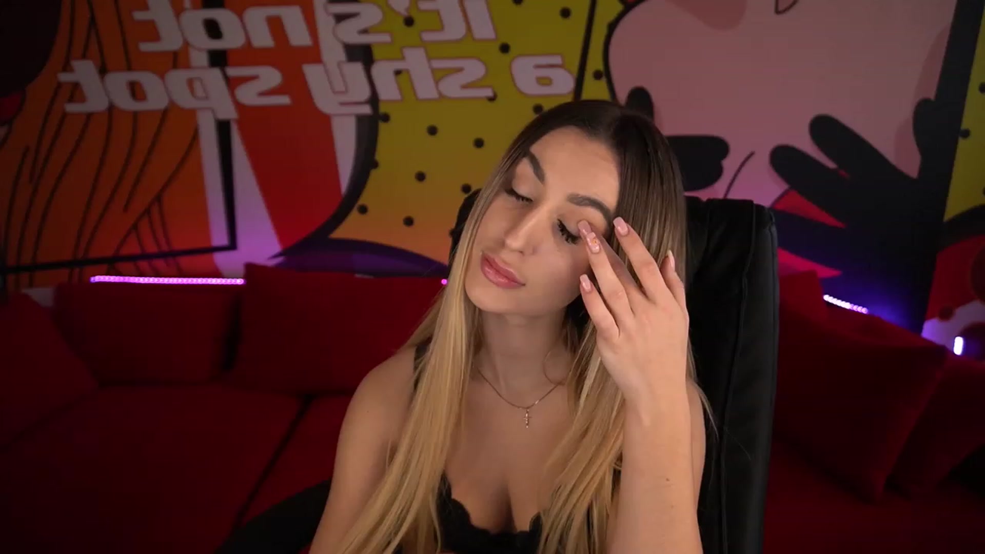 Gallery image thumbnail from LiaBrazzer's myfreecams stream on, 12/22/2022, 11:46 image 17 of 20