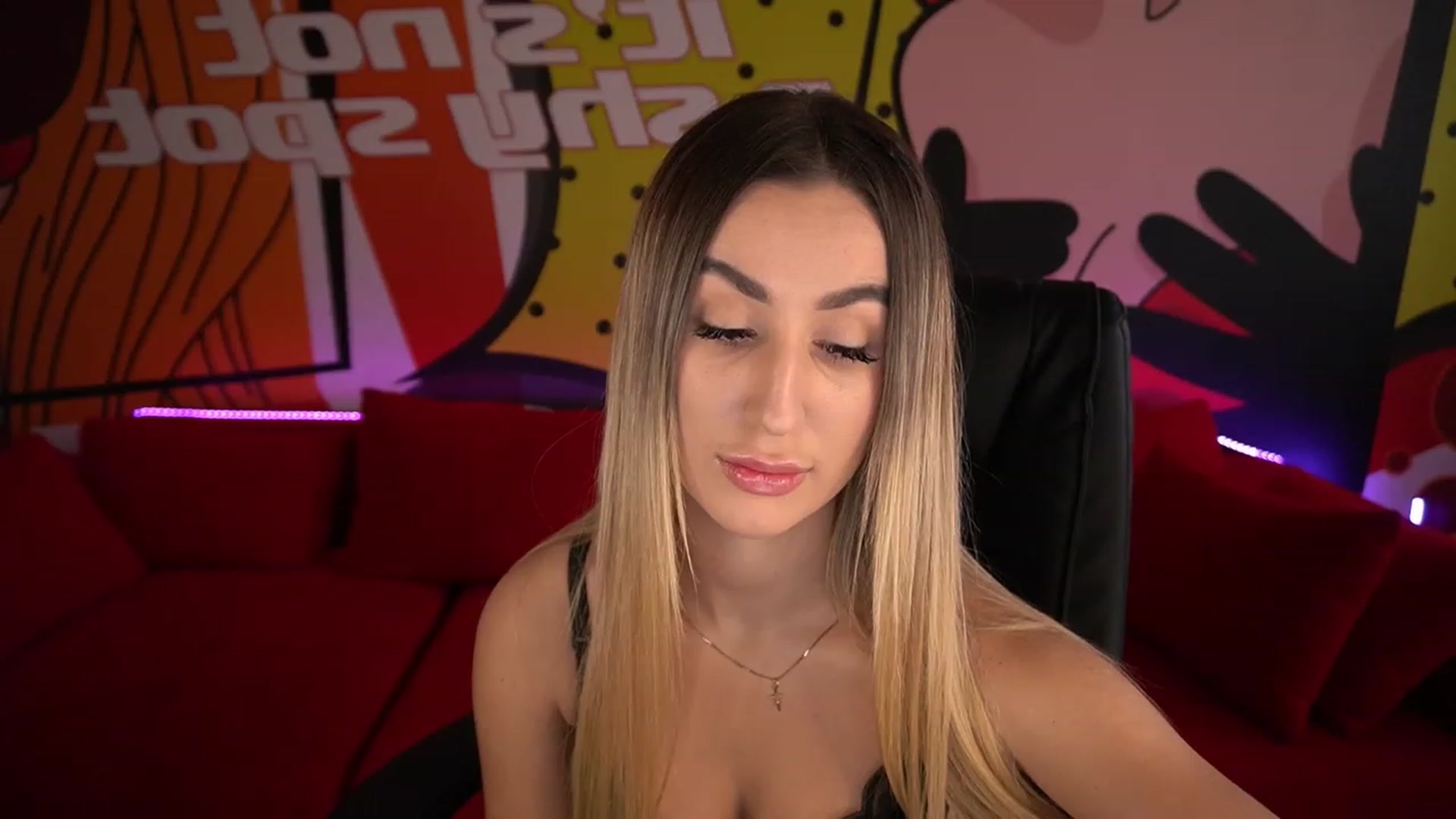 Gallery image thumbnail from LiaBrazzer's myfreecams stream on, 12/22/2022, 11:46 image 11 of 20