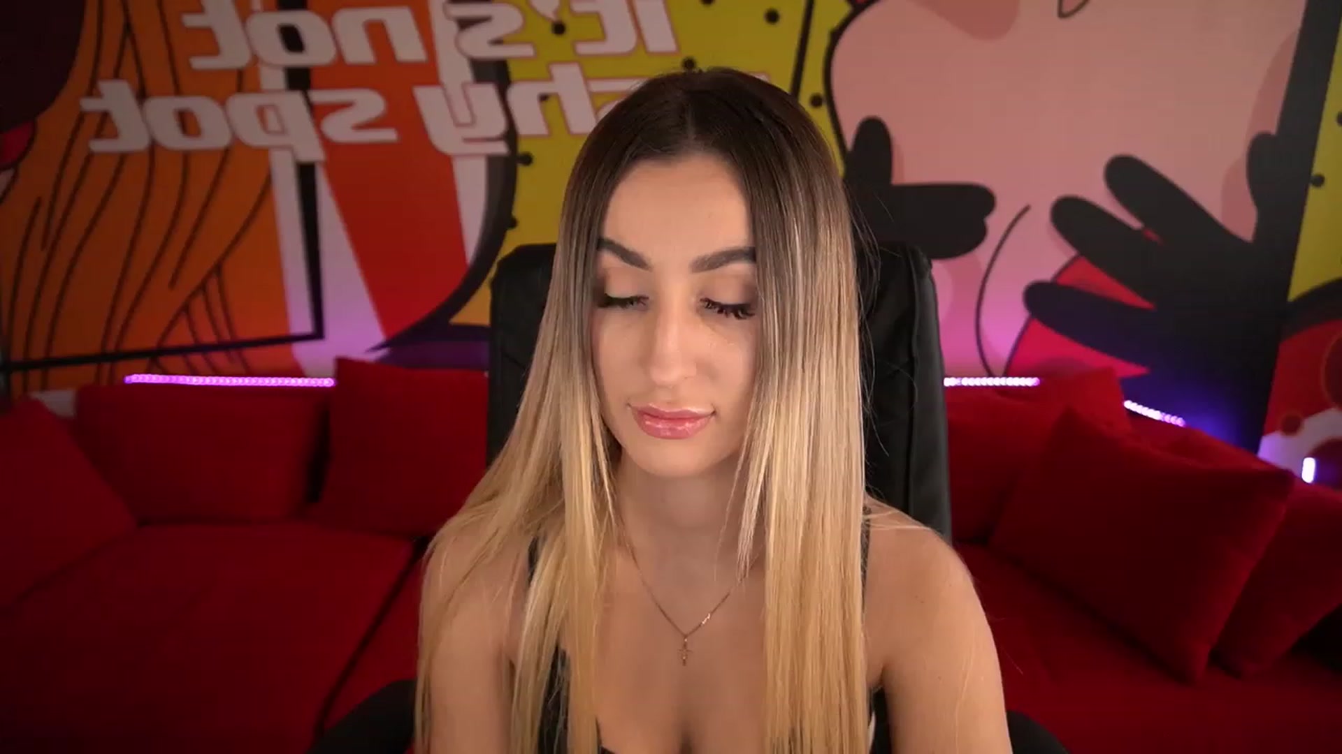 Gallery image thumbnail from LiaBrazzer's myfreecams stream on, 12/22/2022, 11:46 image 2 of 20