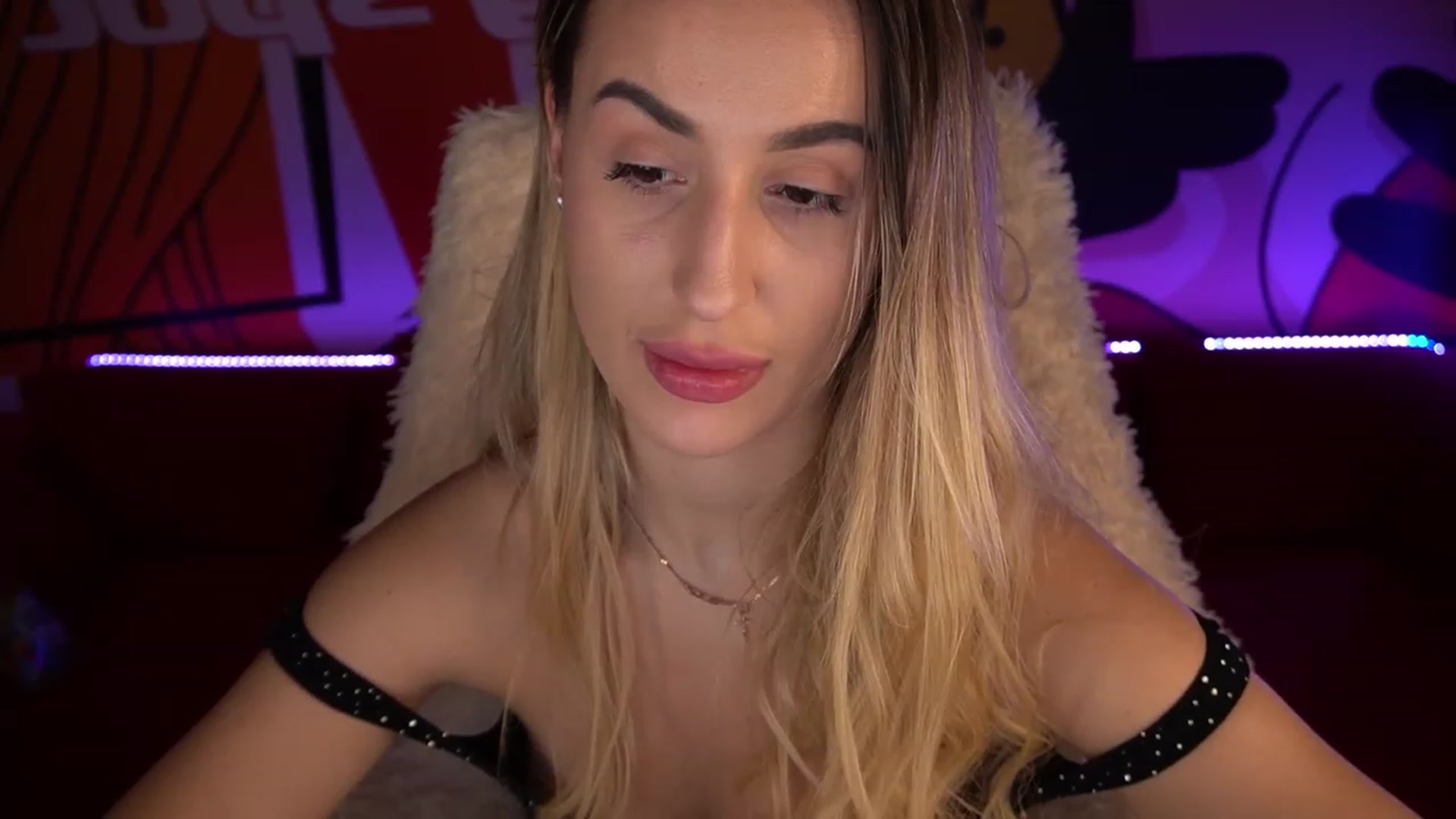 Gallery image thumbnail from LiaBrazzer's myfreecams stream on, 12/24/2022, 17:07 image 13 of 20