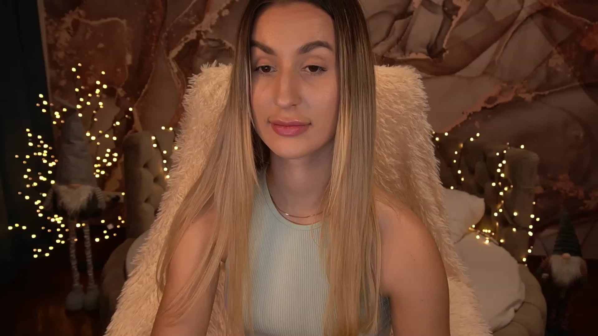 Gallery image thumbnail from LiaBrazzer's myfreecams stream on, 12/25/2022, 15:03 image 17 of 20