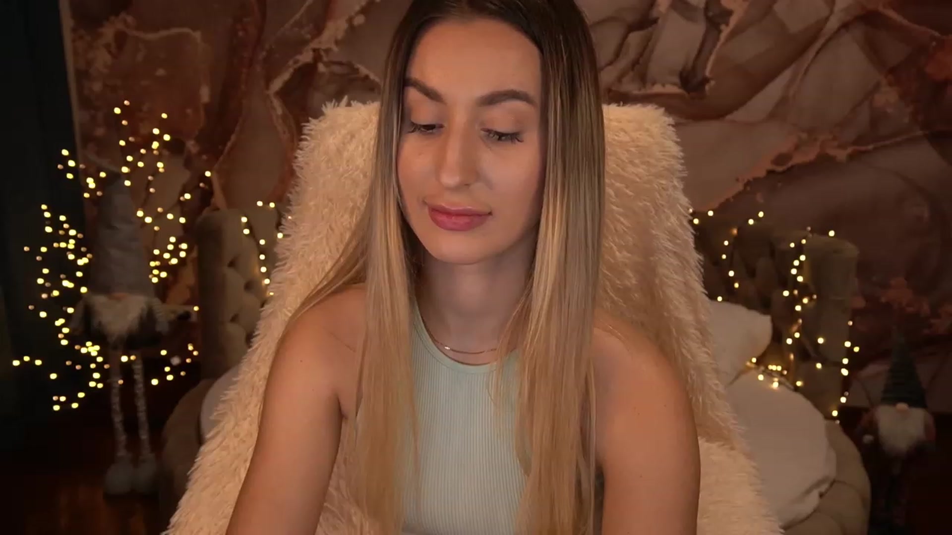 Gallery image thumbnail from LiaBrazzer's myfreecams stream on, 12/25/2022, 15:03 image 18 of 20