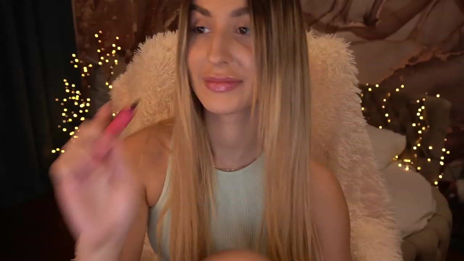 Gallery image thumbnail from LiaBrazzer's myfreecams stream on, 12/25/2022, 15:03 image 4 of 20