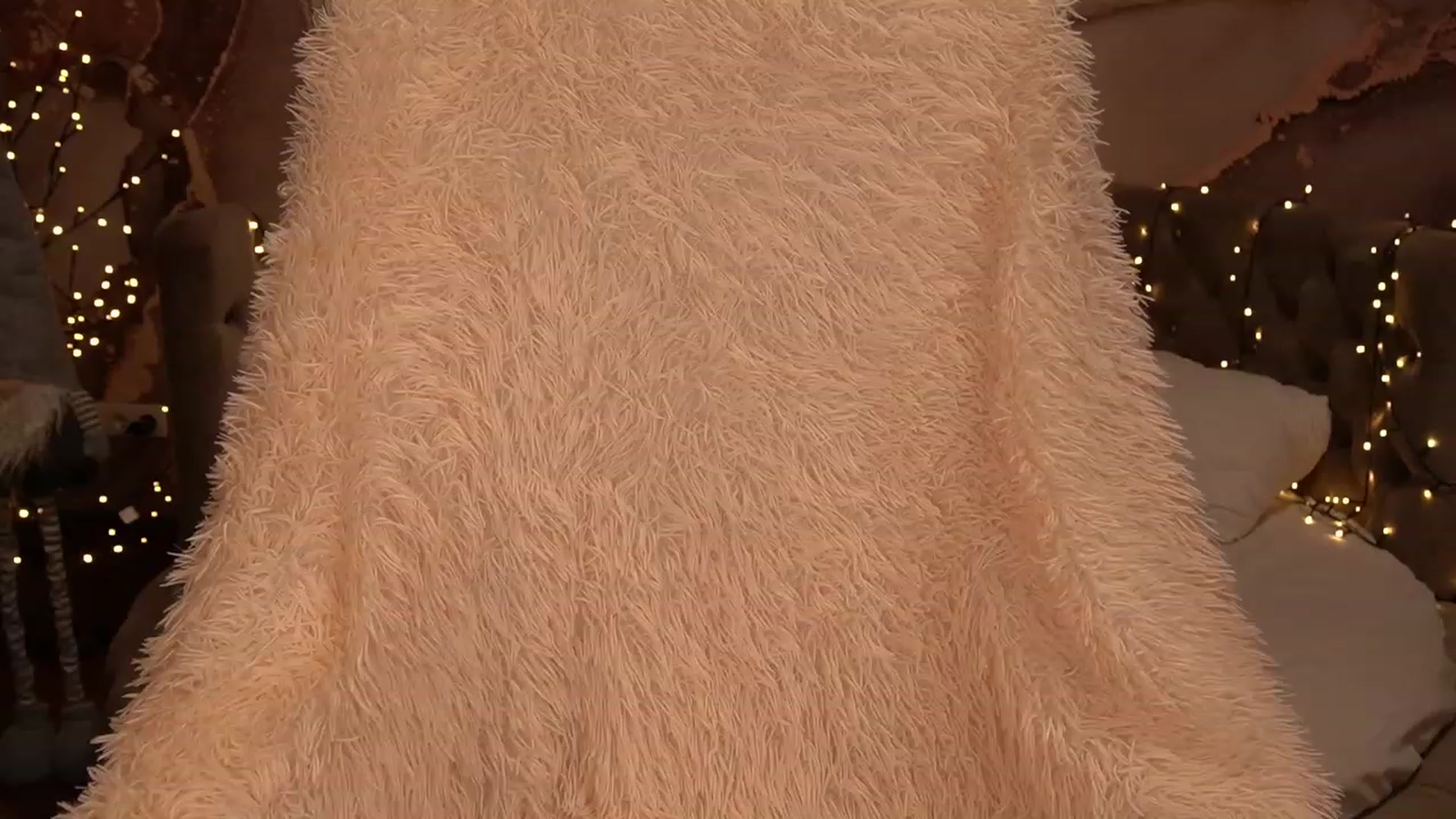 Gallery image thumbnail from LiaBrazzer's myfreecams stream on, 12/25/2022, 16:15 image 17 of 20