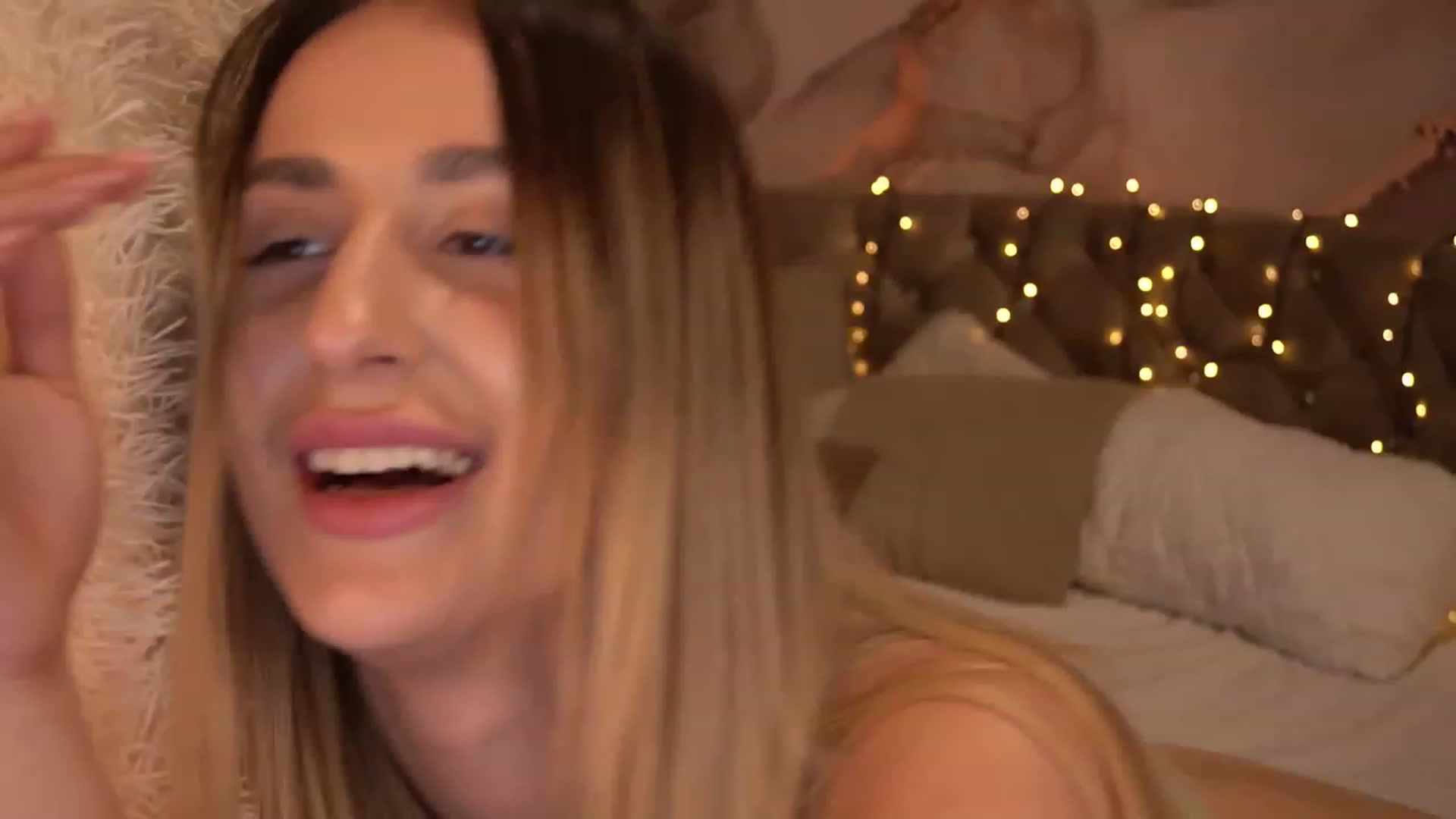 Gallery image thumbnail from LiaBrazzer's myfreecams stream on, 12/25/2022, 16:15 image 9 of 20