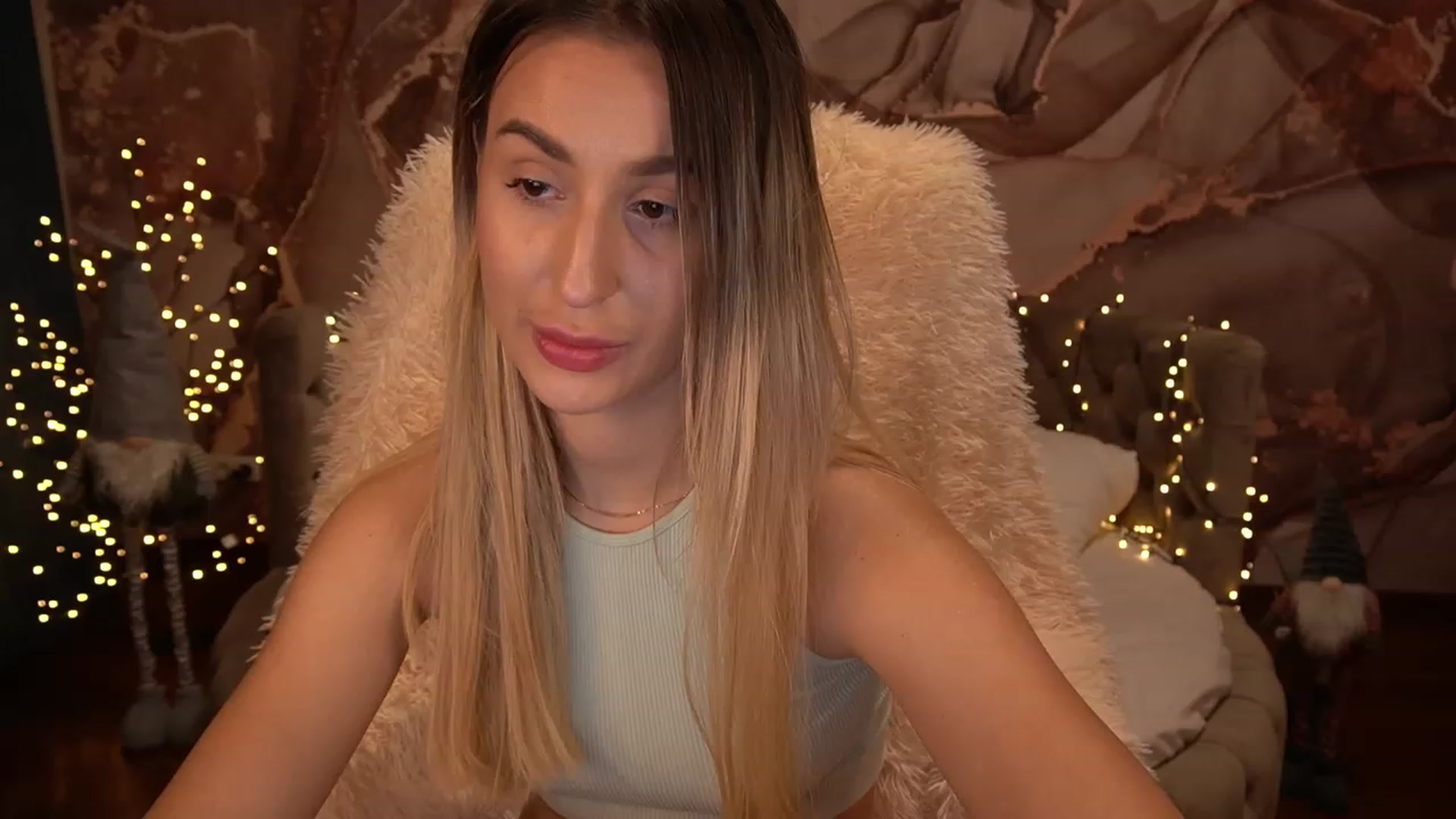 Gallery image thumbnail from LiaBrazzer's myfreecams stream on, 12/25/2022, 16:15 image 4 of 20