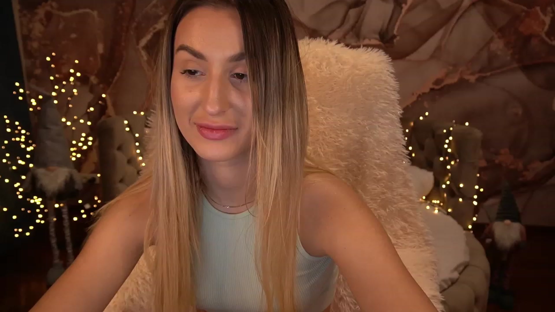 Gallery image thumbnail from LiaBrazzer's myfreecams stream on, 12/25/2022, 16:15 image 1 of 20