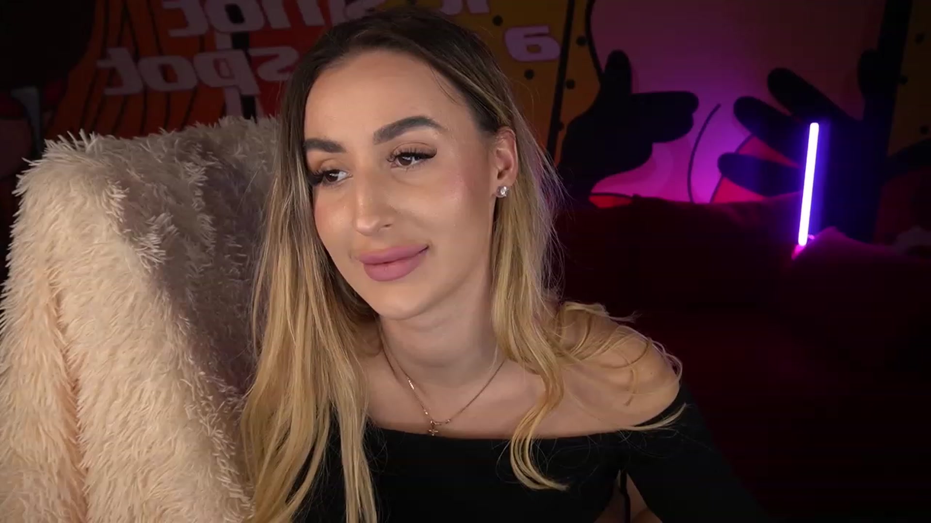 Gallery image thumbnail from LiaBrazzer's myfreecams stream on, 12/28/2022, 16:52 image 1 of 20