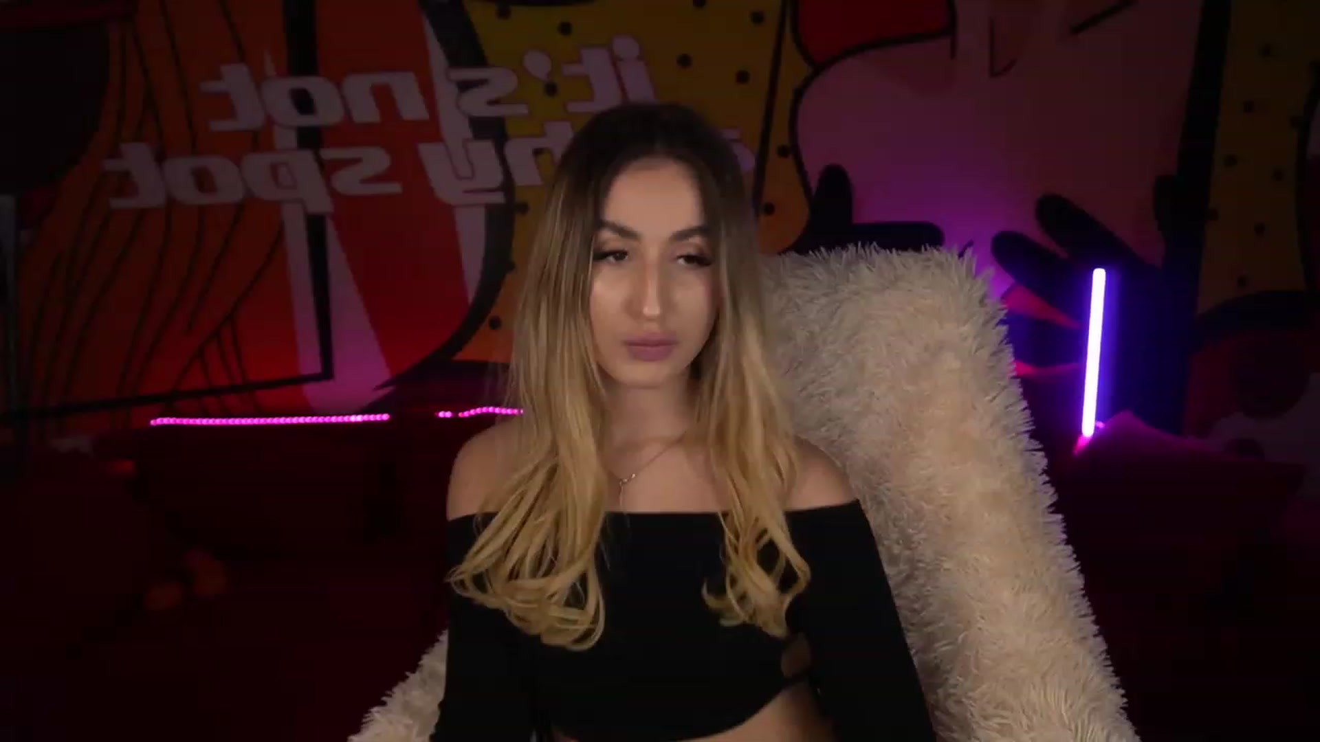 Gallery image thumbnail from LiaBrazzer's myfreecams stream on, 12/28/2022, 16:52 image 6 of 20