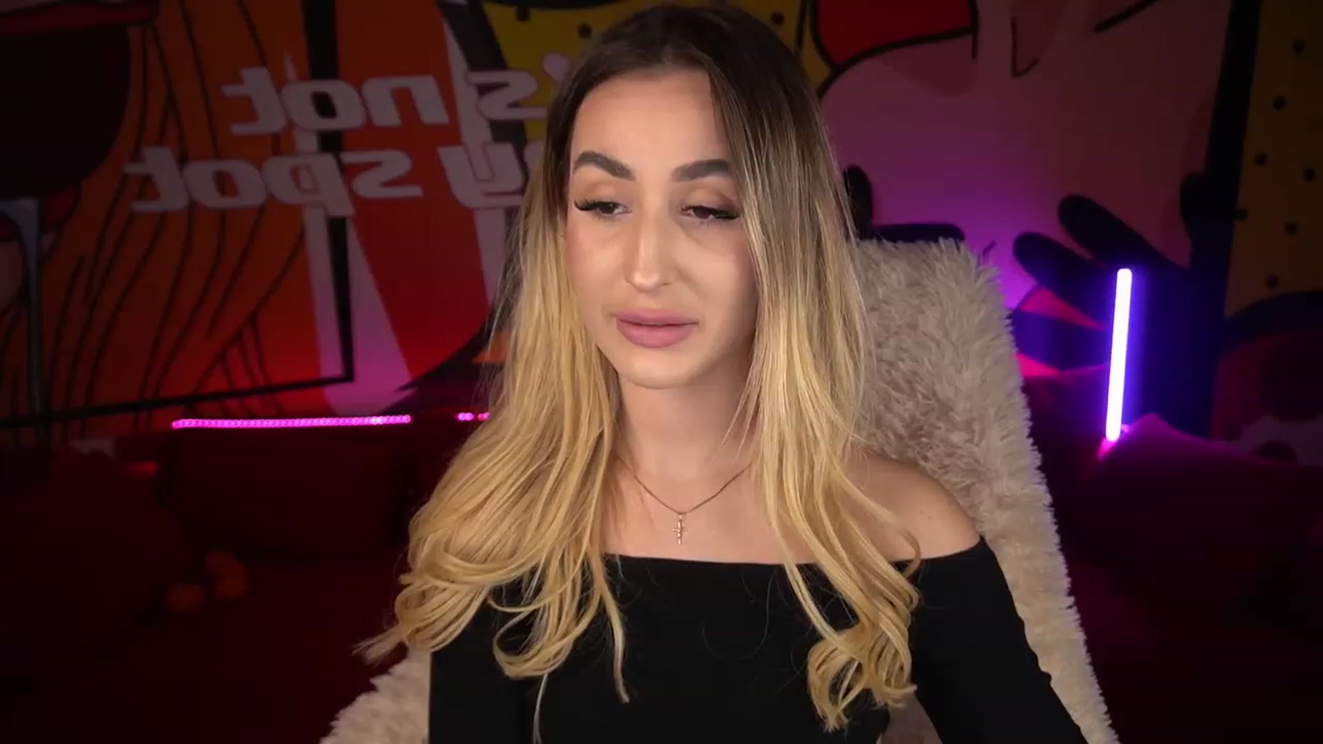 Gallery image thumbnail from LiaBrazzer's myfreecams stream on, 12/28/2022, 16:52 image 12 of 20