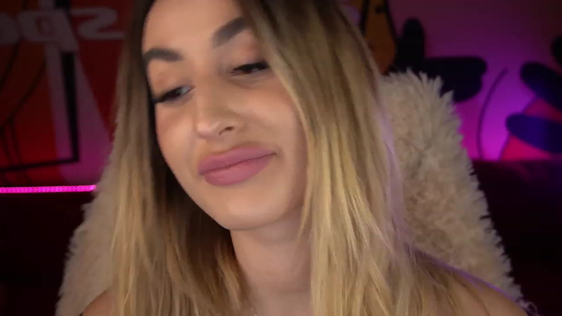 Gallery image thumbnail from LiaBrazzer's myfreecams stream on, 12/28/2022, 16:52 image 11 of 20