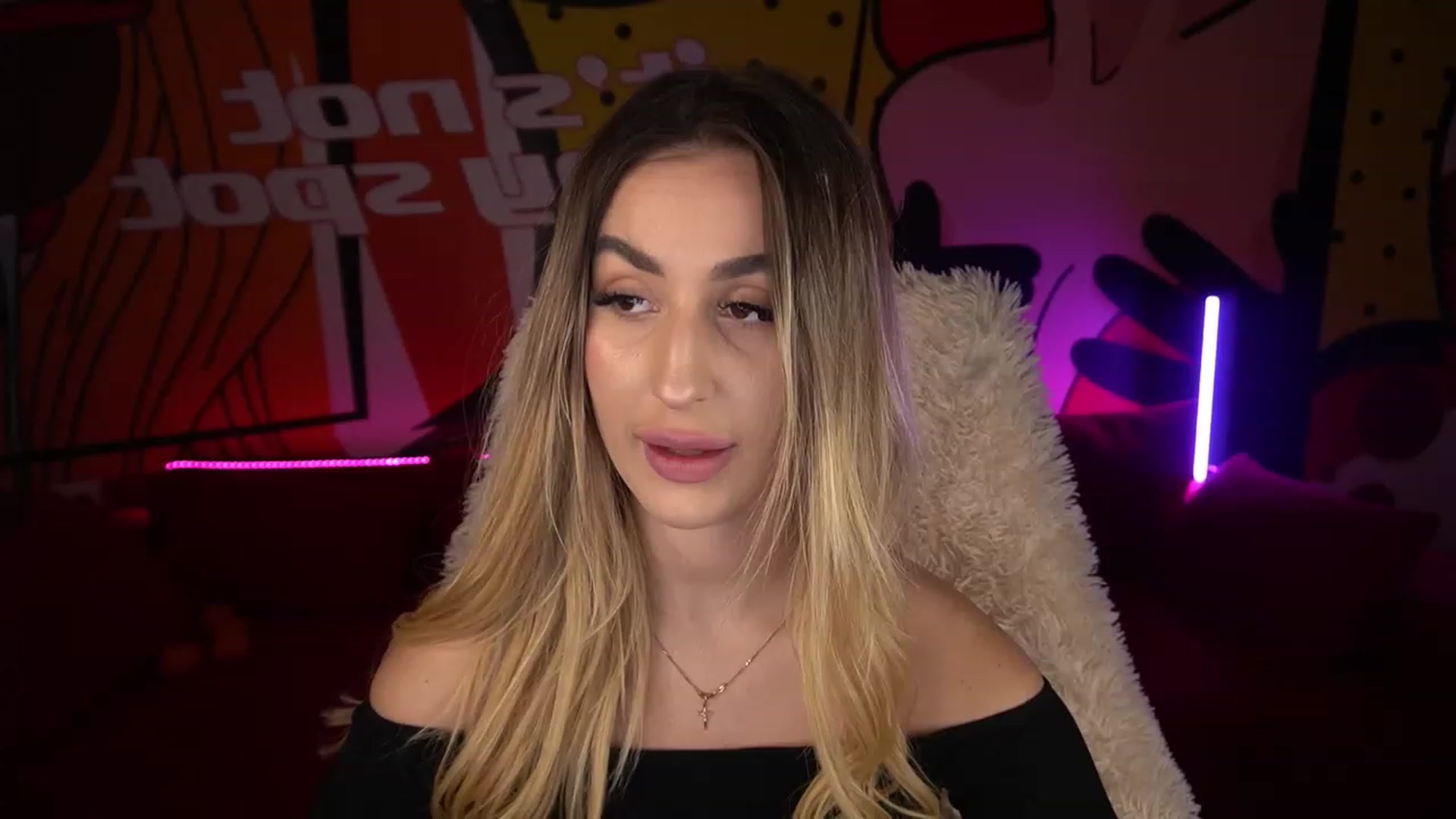 Gallery image thumbnail from LiaBrazzer's myfreecams stream on, 12/28/2022, 16:52 image 5 of 20