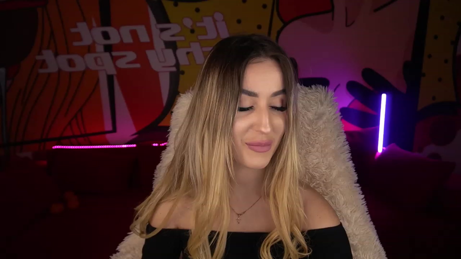 Gallery image thumbnail from LiaBrazzer's myfreecams stream on, 12/28/2022, 16:52 image 3 of 20