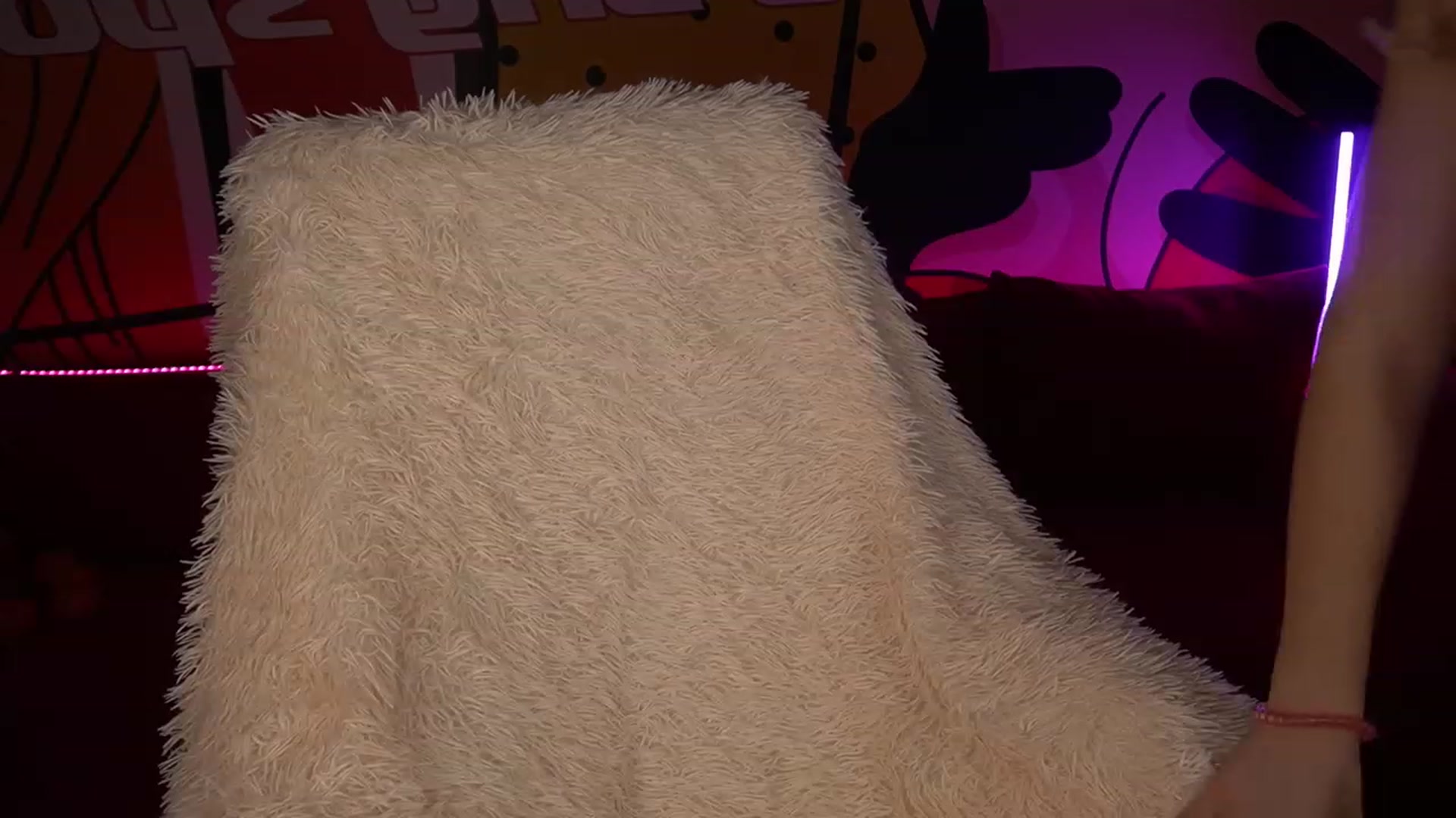Gallery image thumbnail from LiaBrazzer's myfreecams stream on, 12/28/2022, 17:43 image 19 of 20