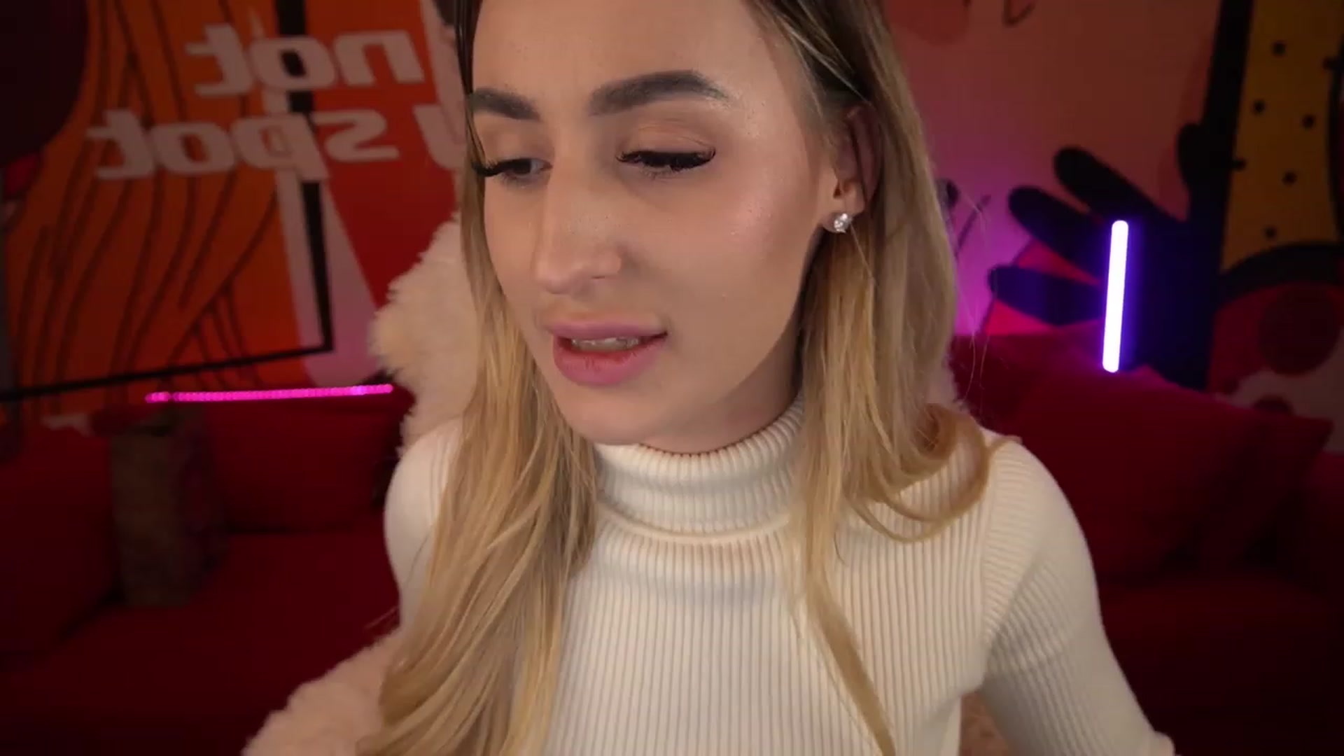 Gallery image thumbnail from LiaBrazzer's myfreecams stream on, 12/28/2022, 19:22 image 19 of 20