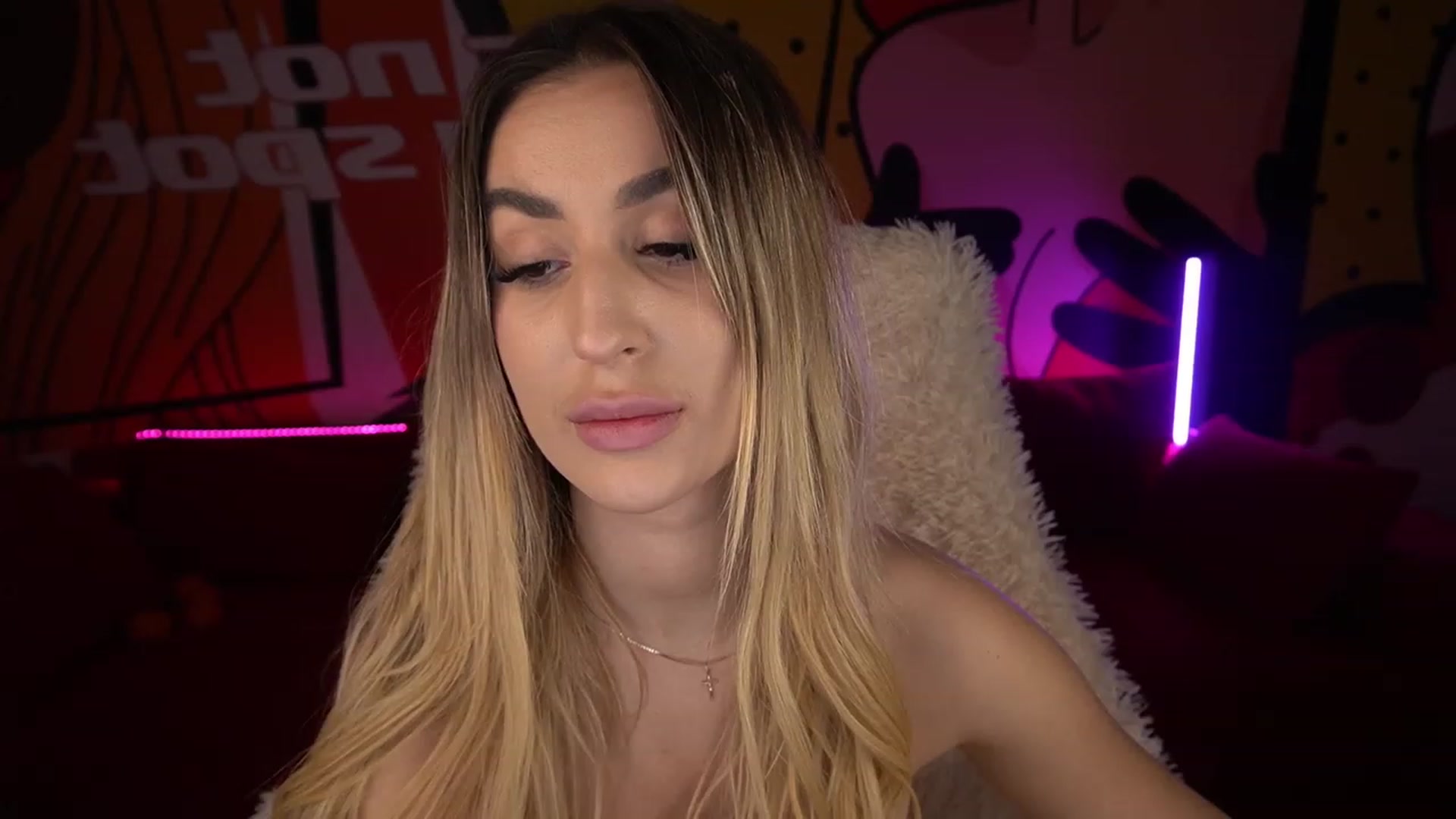 Gallery image thumbnail from LiaBrazzer's myfreecams stream on, 12/28/2022, 19:22 image 2 of 20