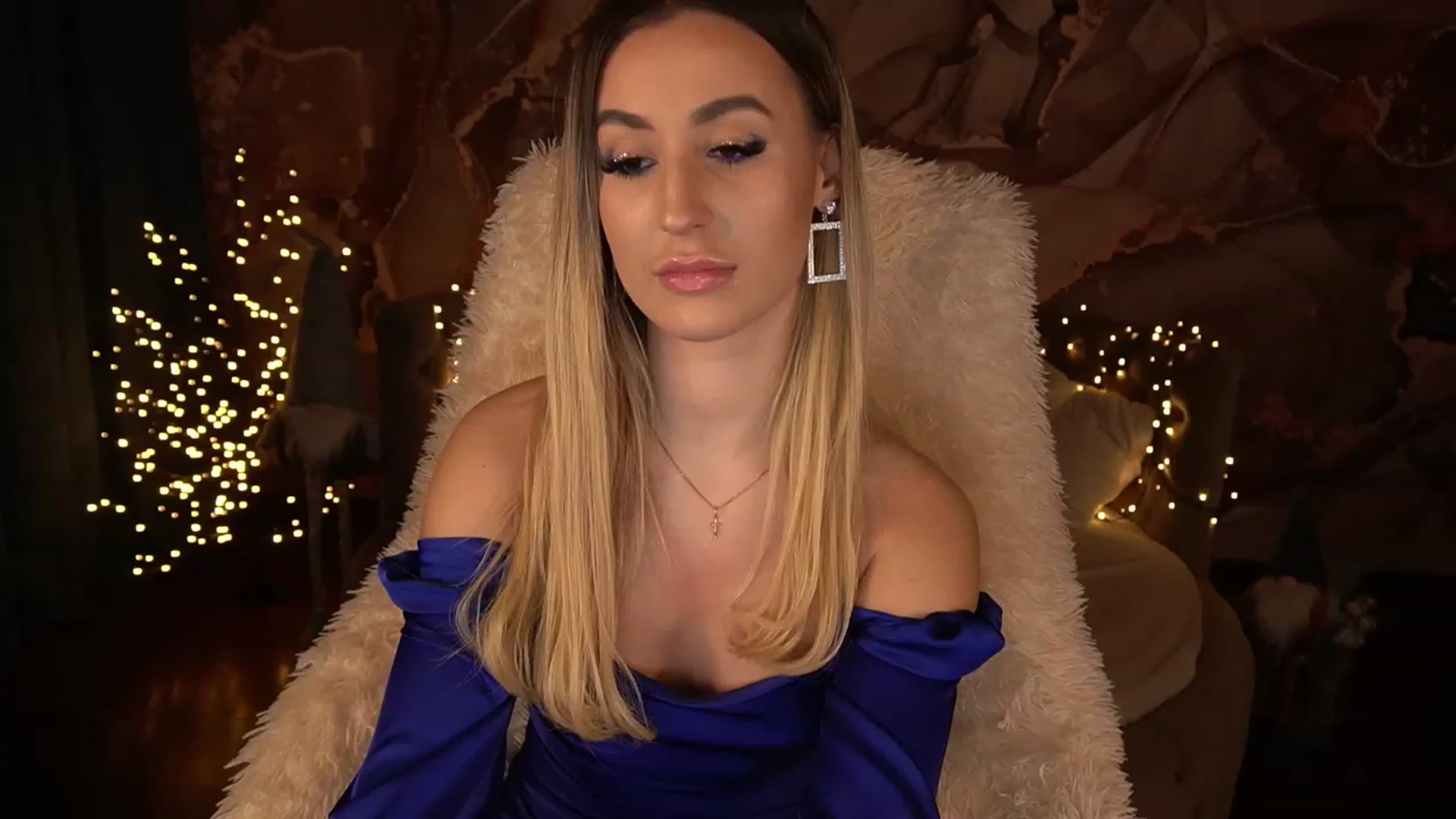 Gallery image thumbnail from LiaBrazzer's myfreecams stream on, 12/31/2022, 16:06 image 4 of 20