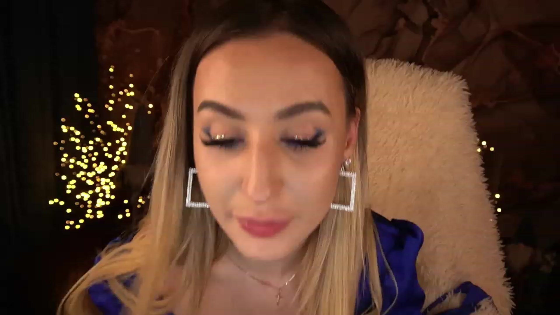 Gallery image thumbnail from LiaBrazzer's myfreecams stream on, 12/31/2022, 18:35 image 2 of 20