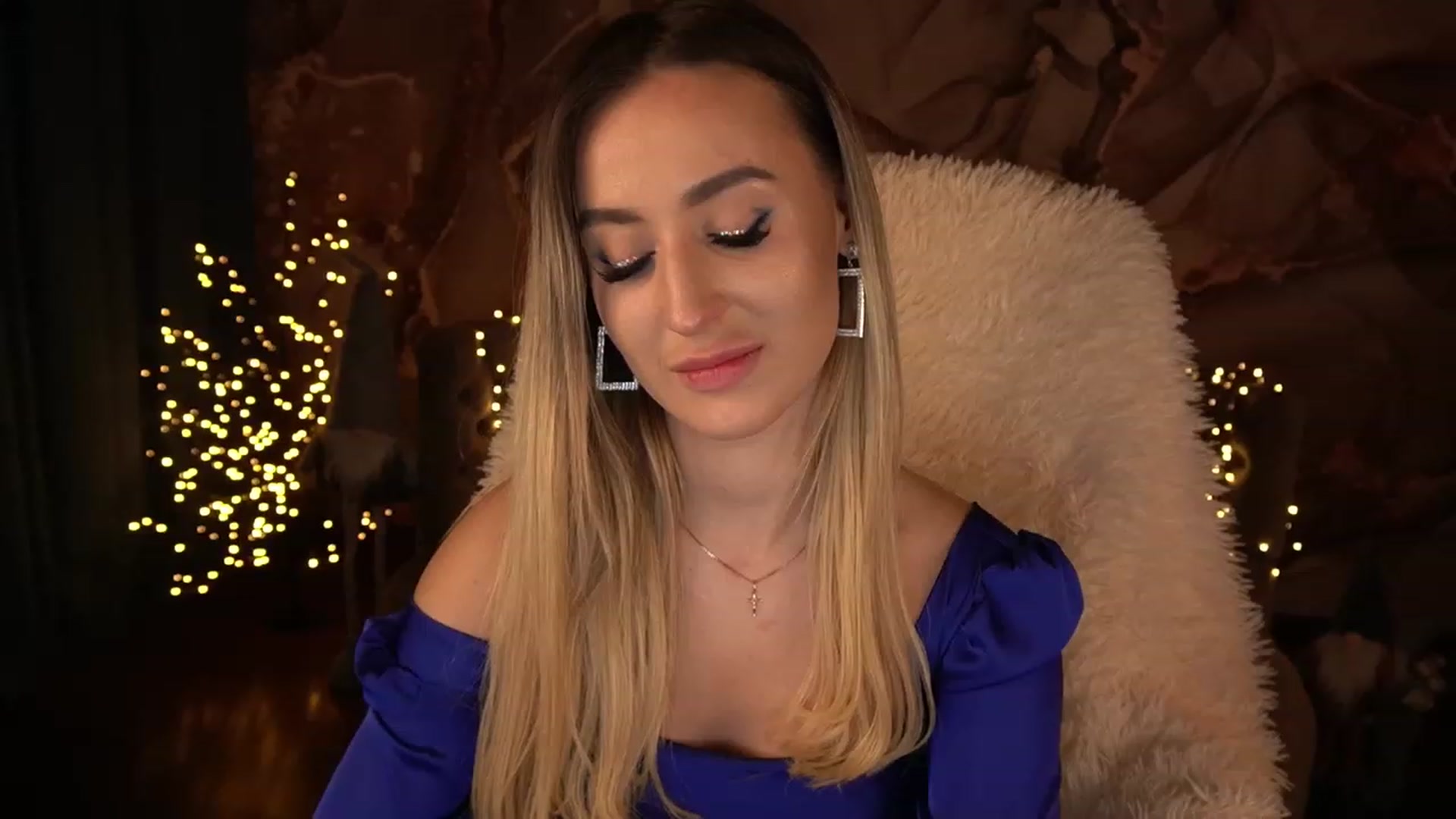 Gallery image thumbnail from LiaBrazzer's myfreecams stream on, 12/31/2022, 18:35 image 6 of 20