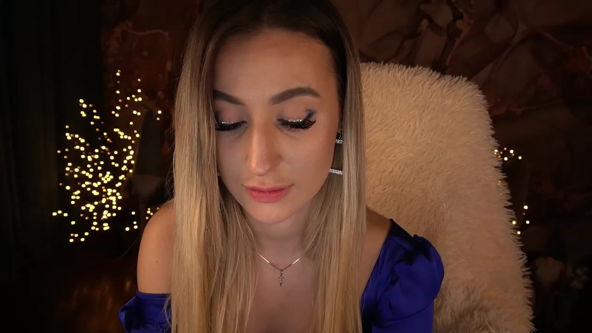 Gallery image thumbnail from LiaBrazzer's myfreecams stream on, 12/31/2022, 18:35 image 12 of 20