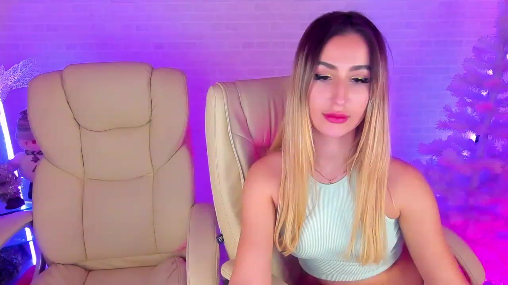 Gallery image thumbnail from LiaBrazzer's myfreecams stream on, 01/03/2023, 13:05 image 20 of 20