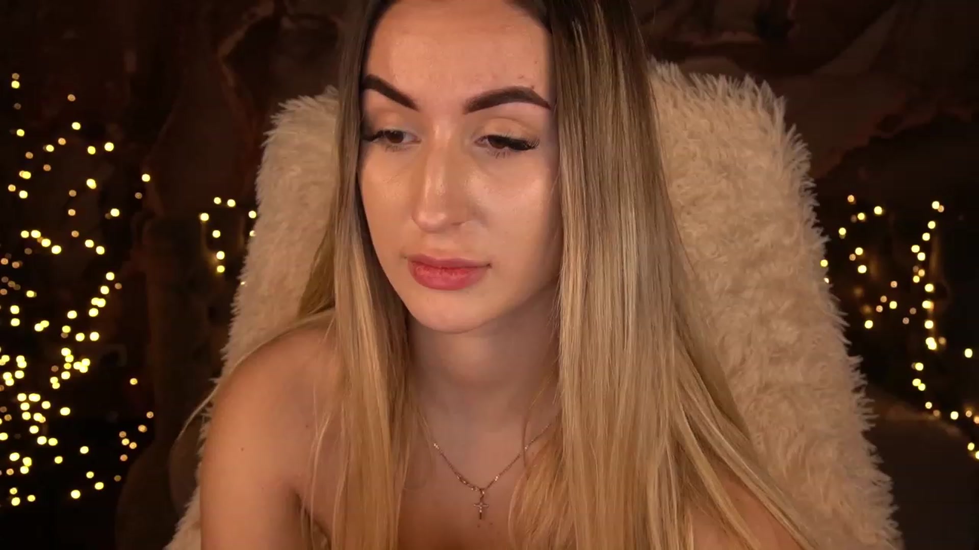 Gallery image thumbnail from LiaBrazzer's myfreecams stream on, 01/06/2023, 18:06 image 16 of 20