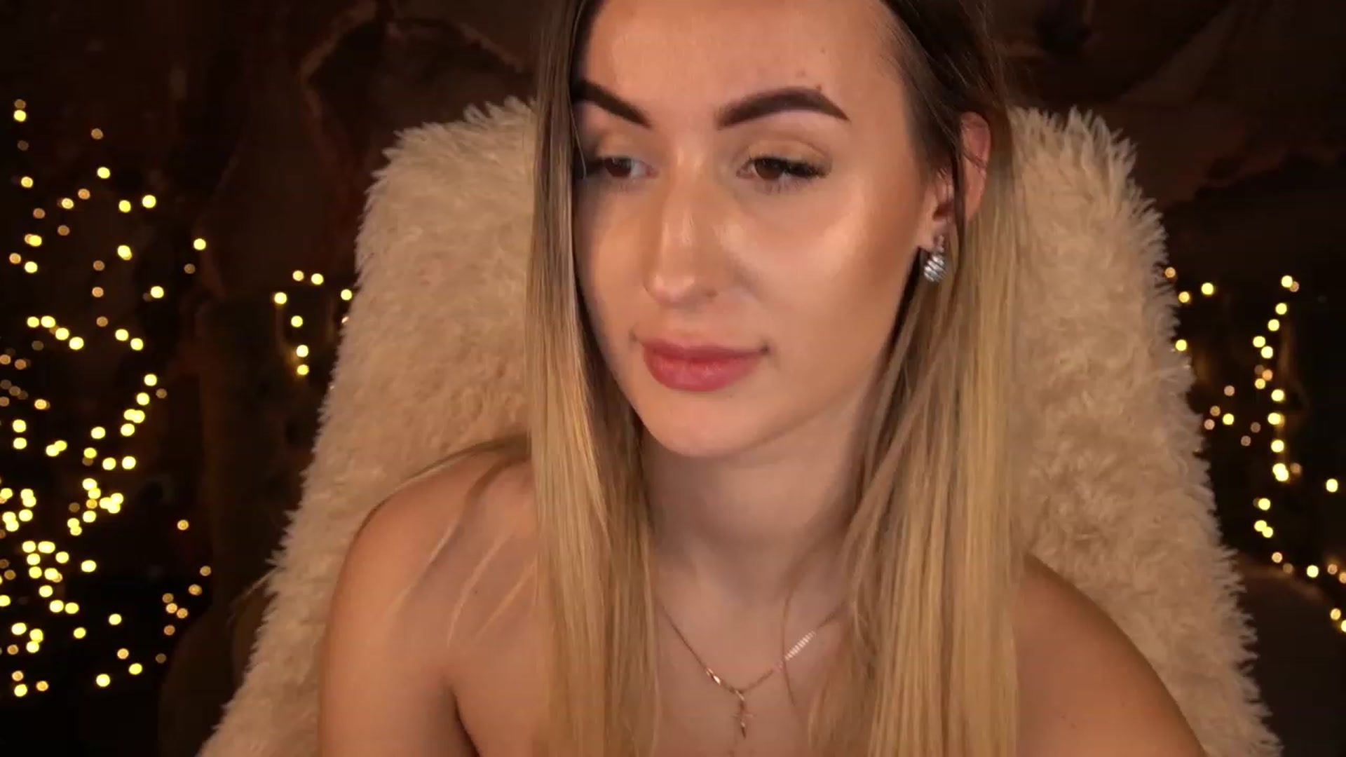 Gallery image thumbnail from LiaBrazzer's myfreecams stream on, 01/06/2023, 18:06 image 18 of 20