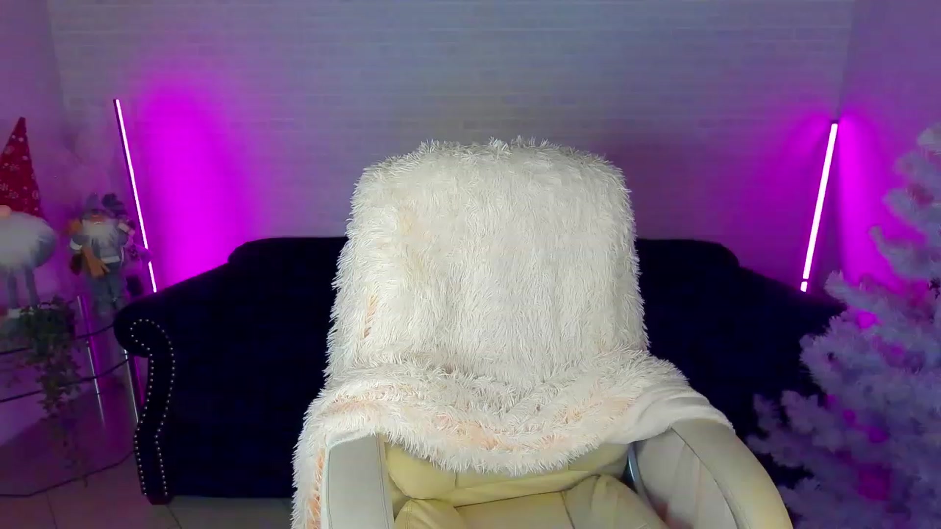 Gallery image thumbnail from LiaBrazzer's myfreecams stream on, 01/07/2023, 15:10 image 10 of 20