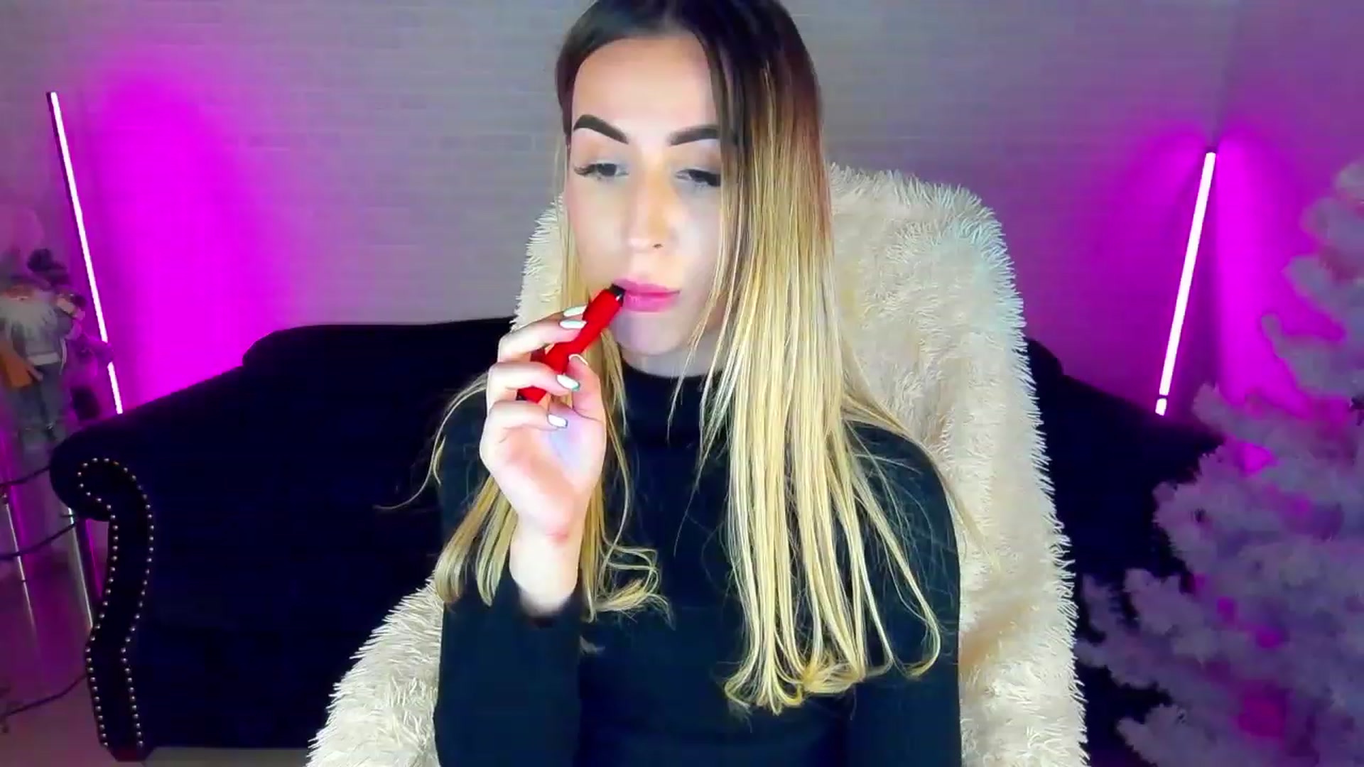 Gallery image thumbnail from LiaBrazzer's myfreecams stream on, 01/07/2023, 15:10 image 7 of 20