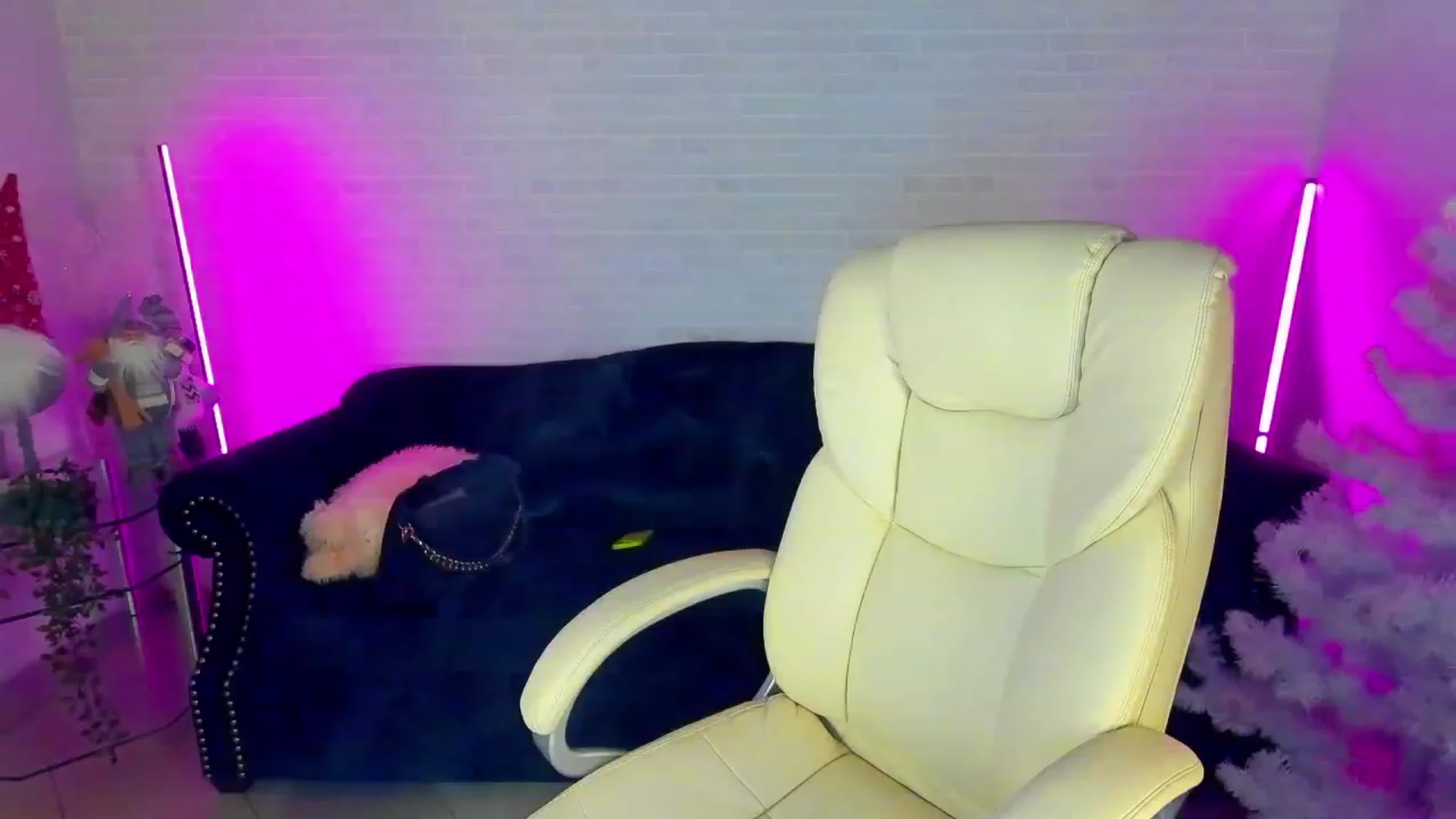 Gallery image thumbnail from LiaBrazzer's myfreecams stream on, 01/07/2023, 15:10 image 18 of 20