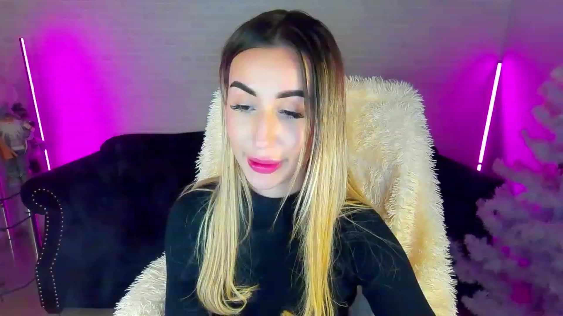 Gallery image thumbnail from LiaBrazzer's myfreecams stream on, 01/07/2023, 15:10 image 8 of 20