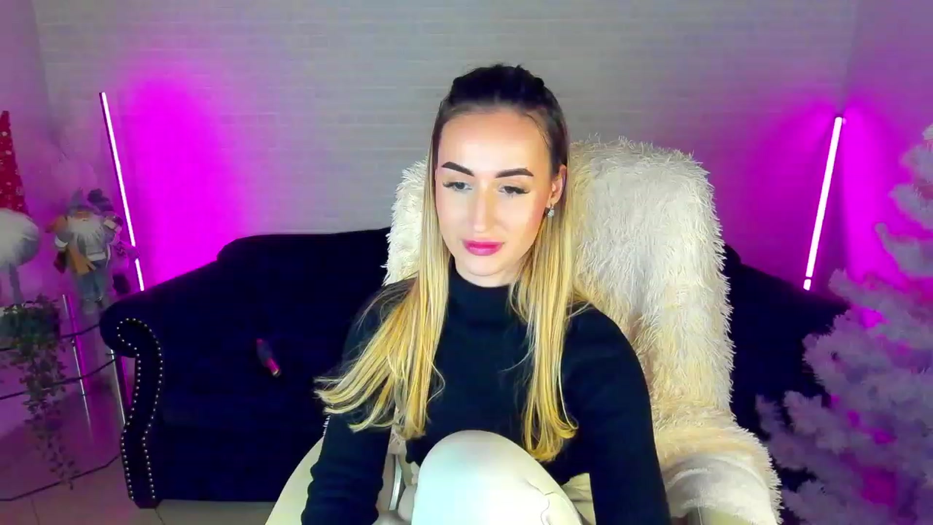 Gallery image thumbnail from LiaBrazzer's myfreecams stream on, 01/07/2023, 15:10 image 15 of 20