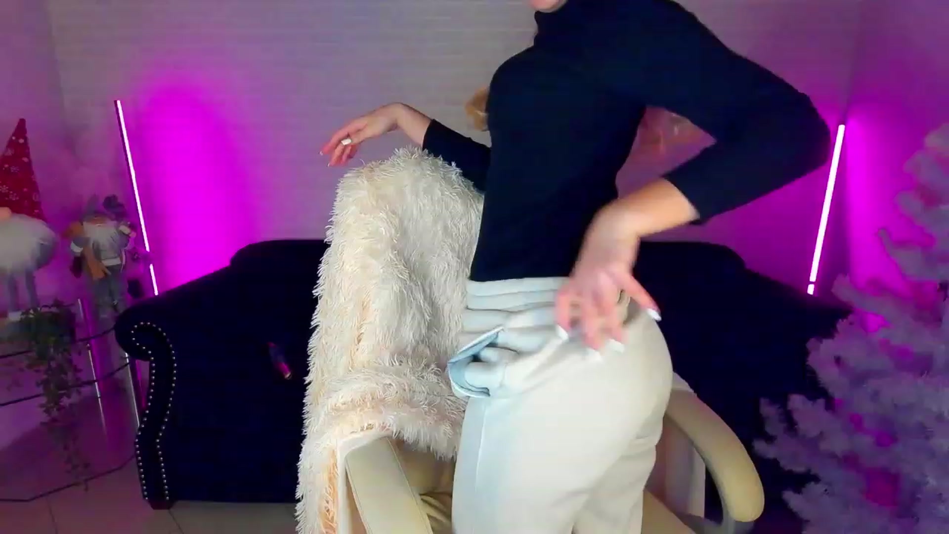 Gallery image thumbnail from LiaBrazzer's myfreecams stream on, 01/07/2023, 15:10 image 12 of 20