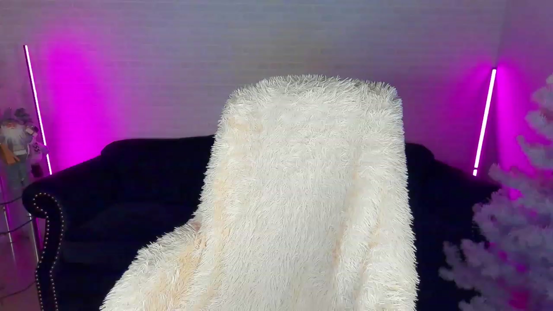 Gallery image thumbnail from LiaBrazzer's myfreecams stream on, 01/07/2023, 15:10 image 3 of 20