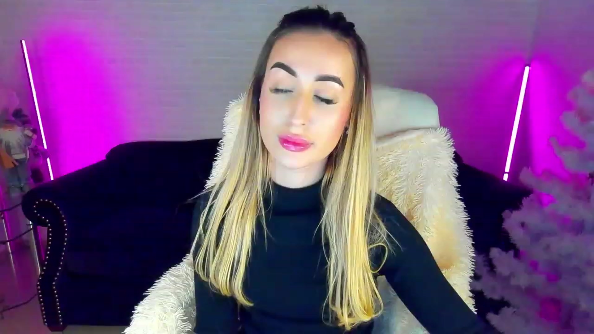 Gallery image thumbnail from LiaBrazzer's myfreecams stream on, 01/07/2023, 15:10 image 9 of 20