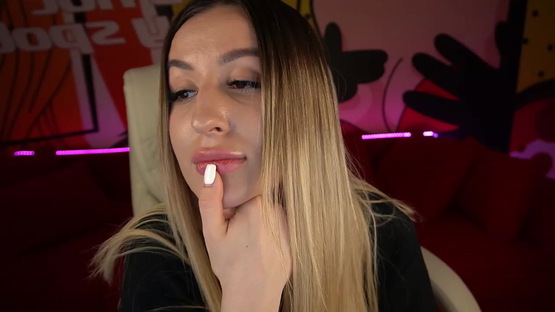 Gallery image thumbnail from LiaBrazzer's myfreecams stream on, 01/15/2023, 16:22 image 18 of 20