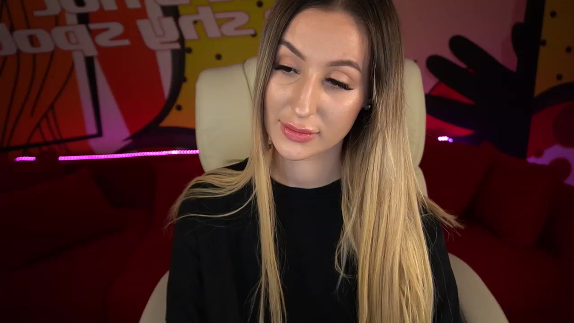 Gallery image thumbnail from LiaBrazzer's myfreecams stream on, 01/15/2023, 16:22 image 17 of 20