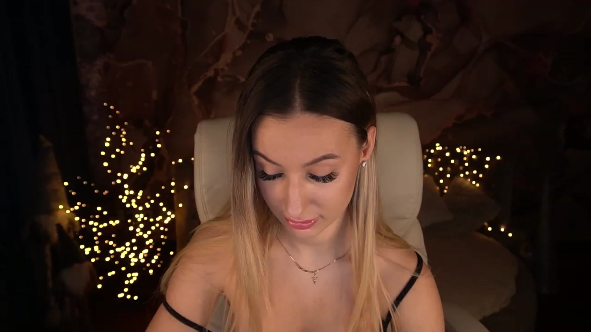 Gallery image thumbnail from LiaBrazzer's myfreecams stream on, 01/16/2023, 11:40 image 3 of 20