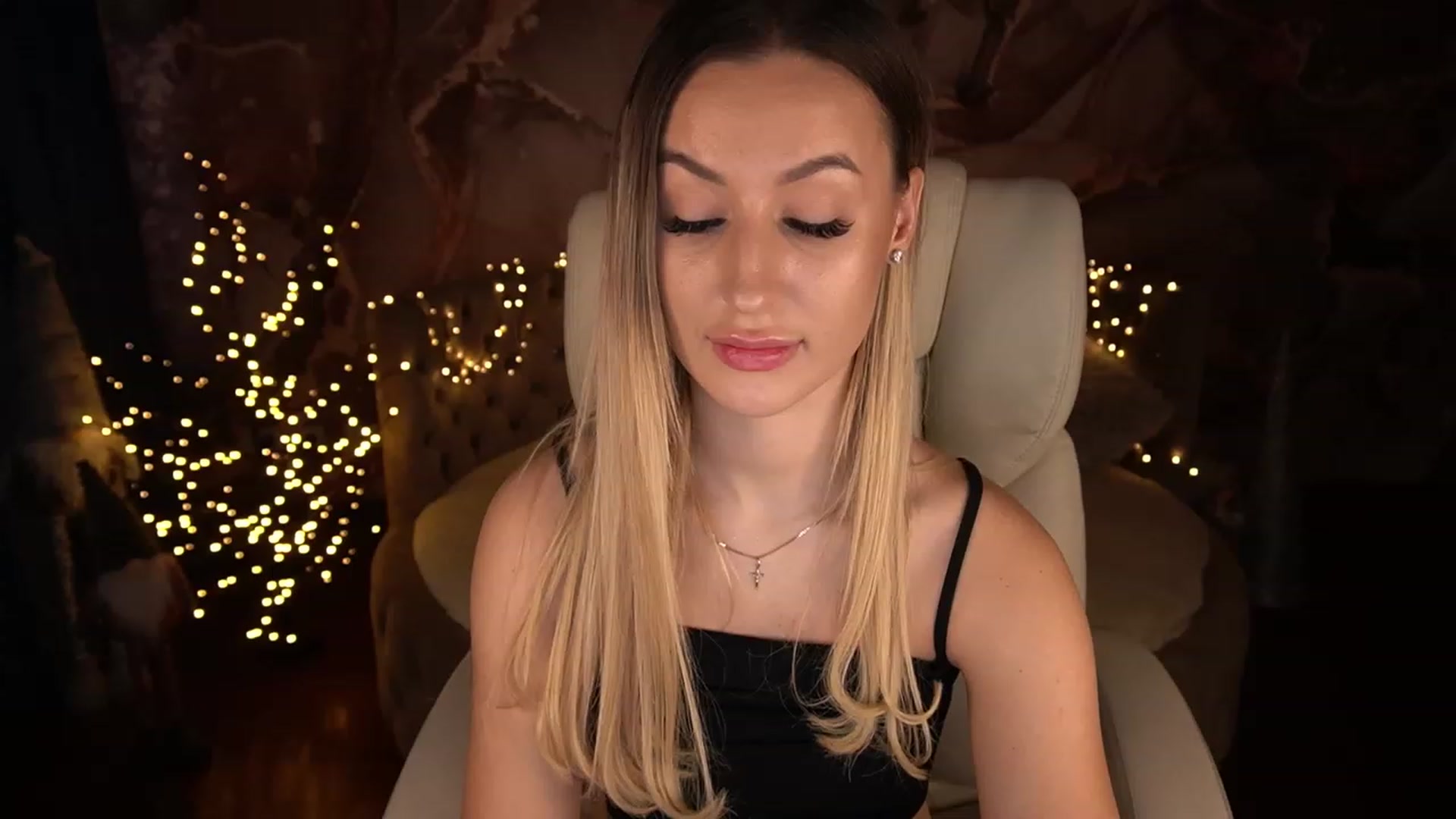 Gallery image thumbnail from LiaBrazzer's myfreecams stream on, 01/16/2023, 11:40 image 18 of 20