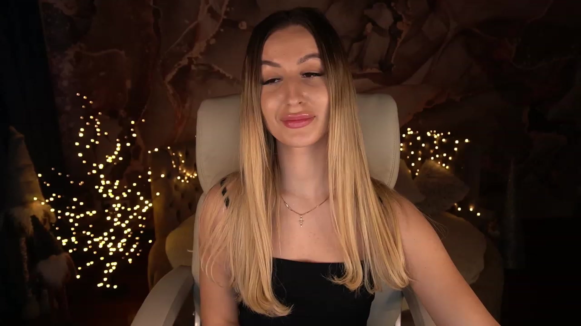Gallery image thumbnail from LiaBrazzer's myfreecams stream on, 01/16/2023, 11:40 image 10 of 20