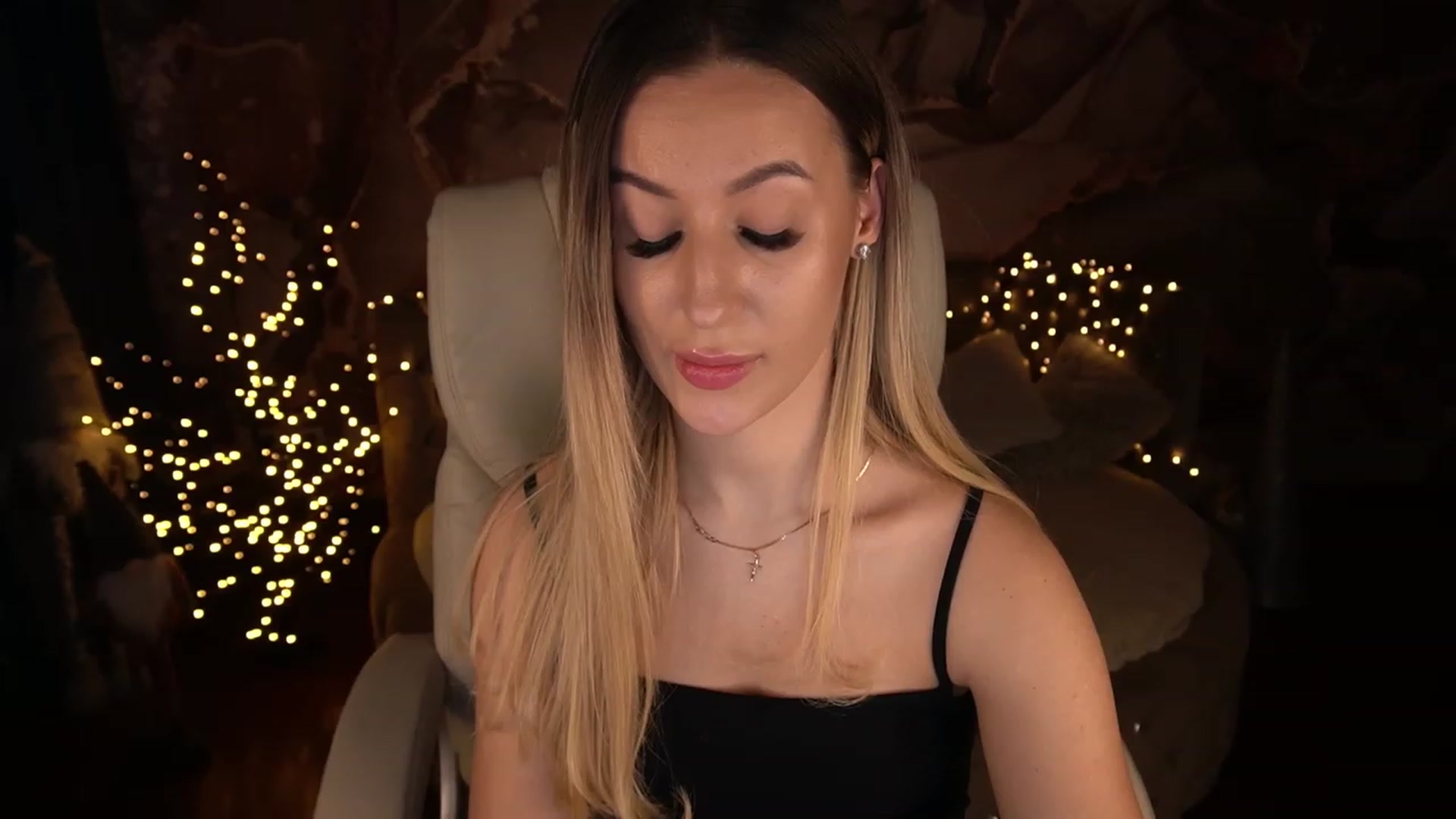 Gallery image thumbnail from LiaBrazzer's myfreecams stream on, 01/16/2023, 11:40 image 12 of 20