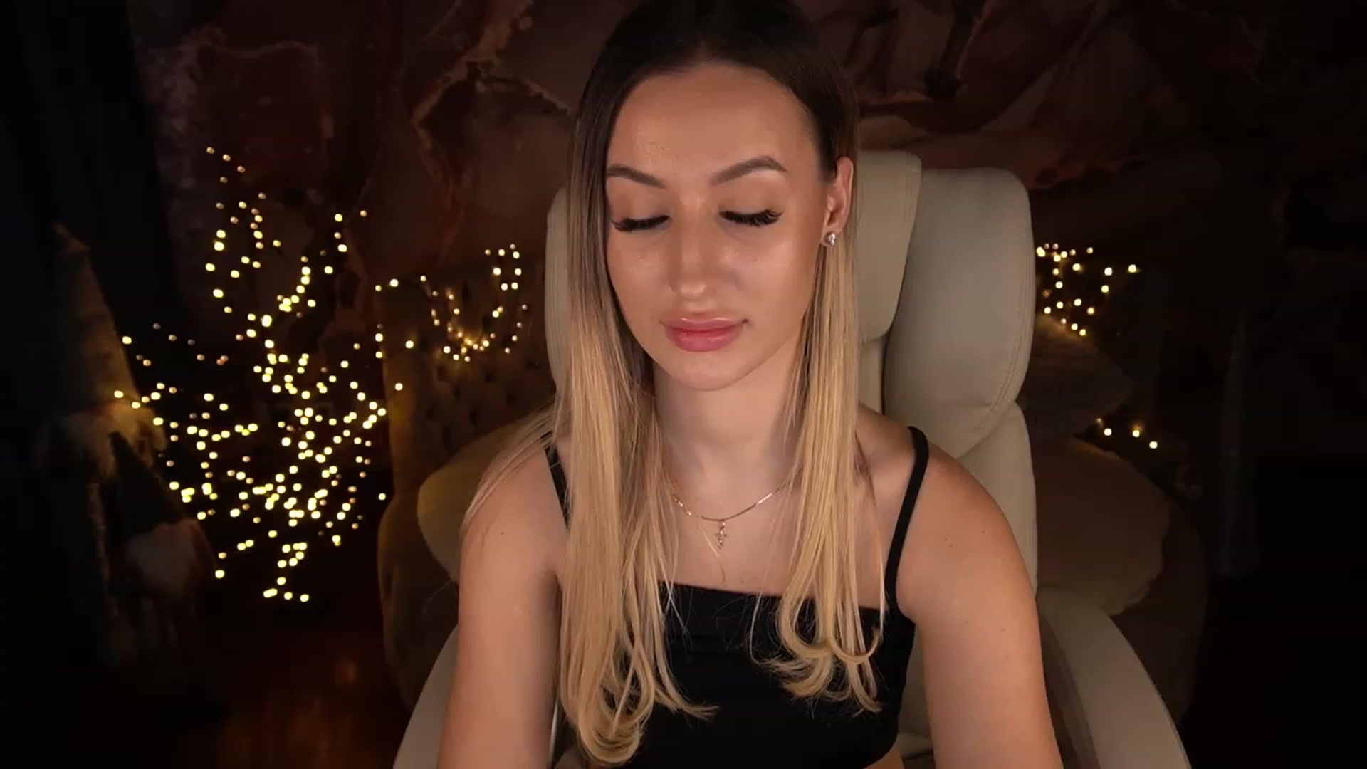 Gallery image thumbnail from LiaBrazzer's myfreecams stream on, 01/16/2023, 11:40 image 19 of 20
