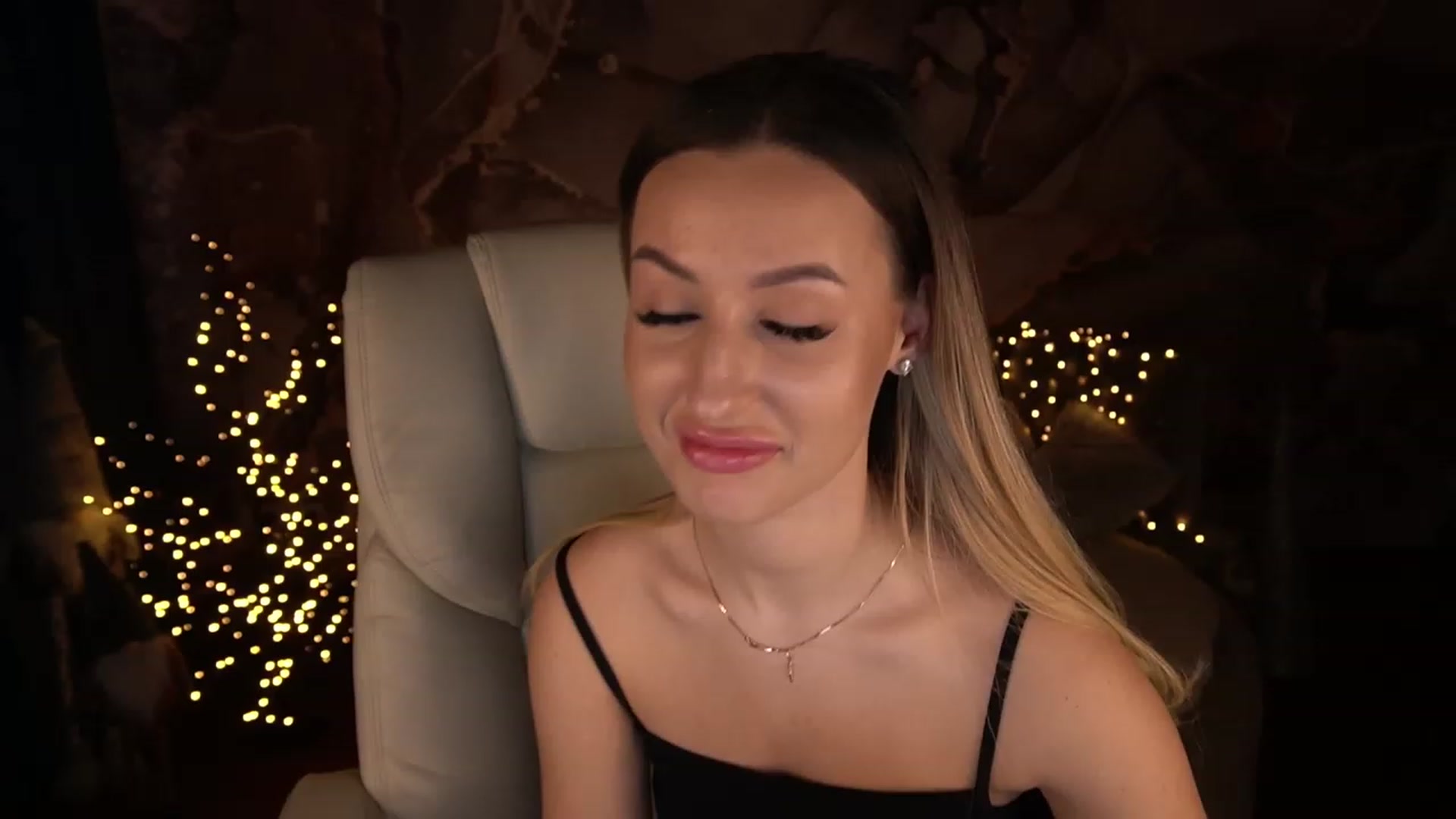 Gallery image thumbnail from LiaBrazzer's myfreecams stream on, 01/16/2023, 11:40 image 6 of 20