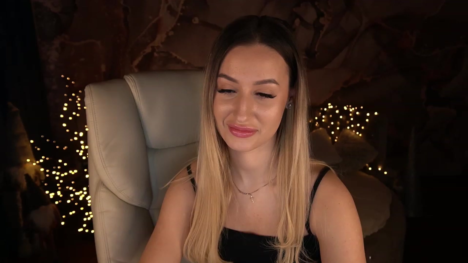 Gallery image thumbnail from LiaBrazzer's myfreecams stream on, 01/16/2023, 11:40 image 7 of 20