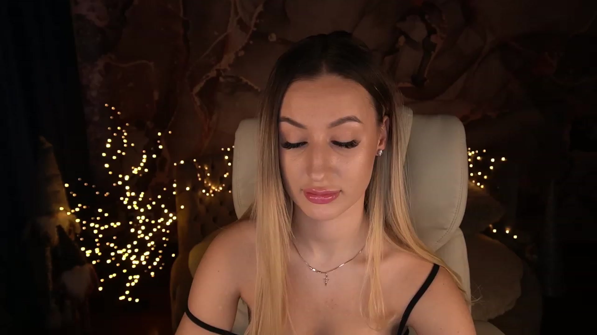 Gallery image thumbnail from LiaBrazzer's myfreecams stream on, 01/16/2023, 11:40 image 2 of 20