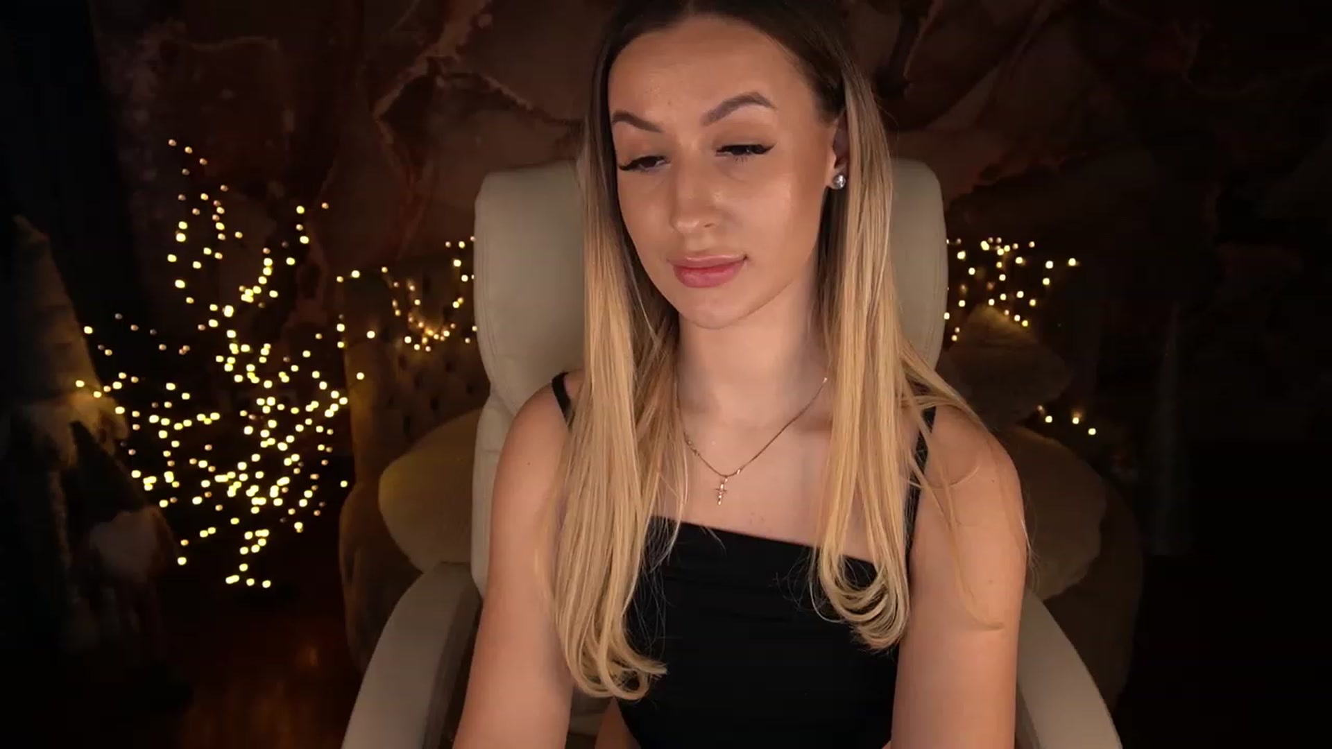 Gallery image thumbnail from LiaBrazzer's myfreecams stream on, 01/16/2023, 11:40 image 14 of 20