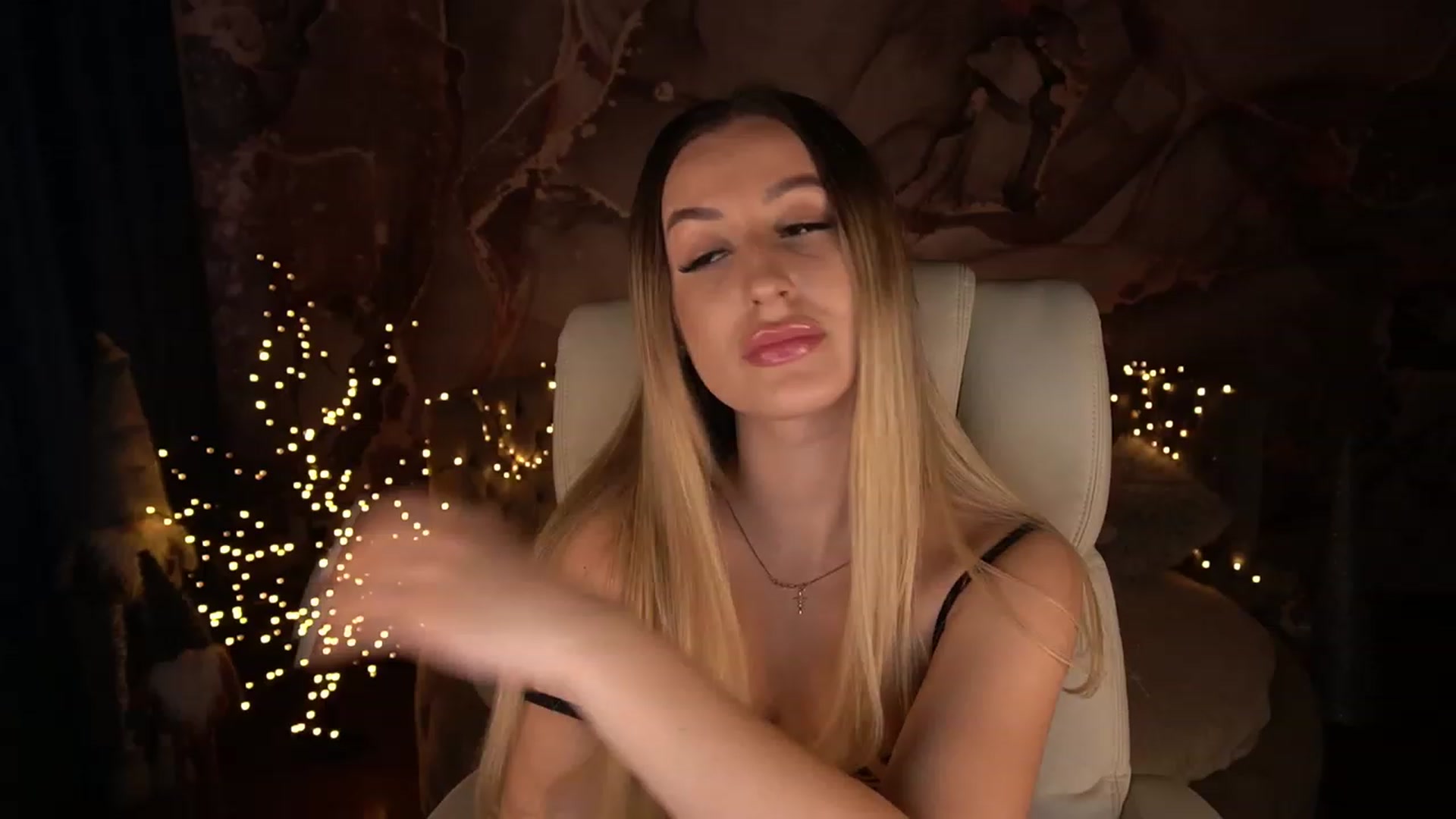 Gallery image thumbnail from LiaBrazzer's myfreecams stream on, 01/16/2023, 11:40 image 1 of 20